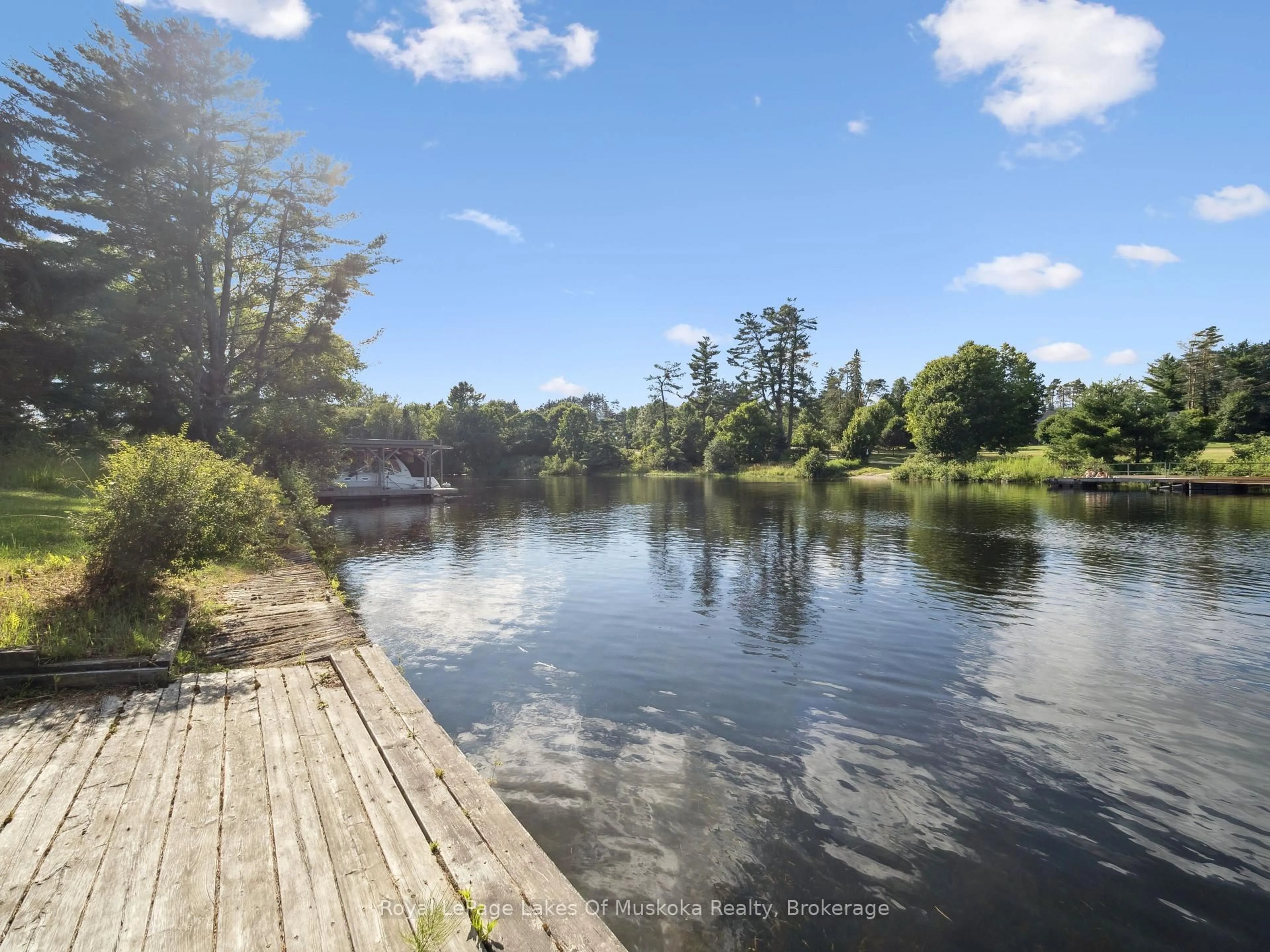 A pic from outside/outdoor area/front of a property/back of a property/a pic from drone, water/lake/river/ocean view for 78 Beaumont Dr, Bracebridge Ontario P1L 1X2