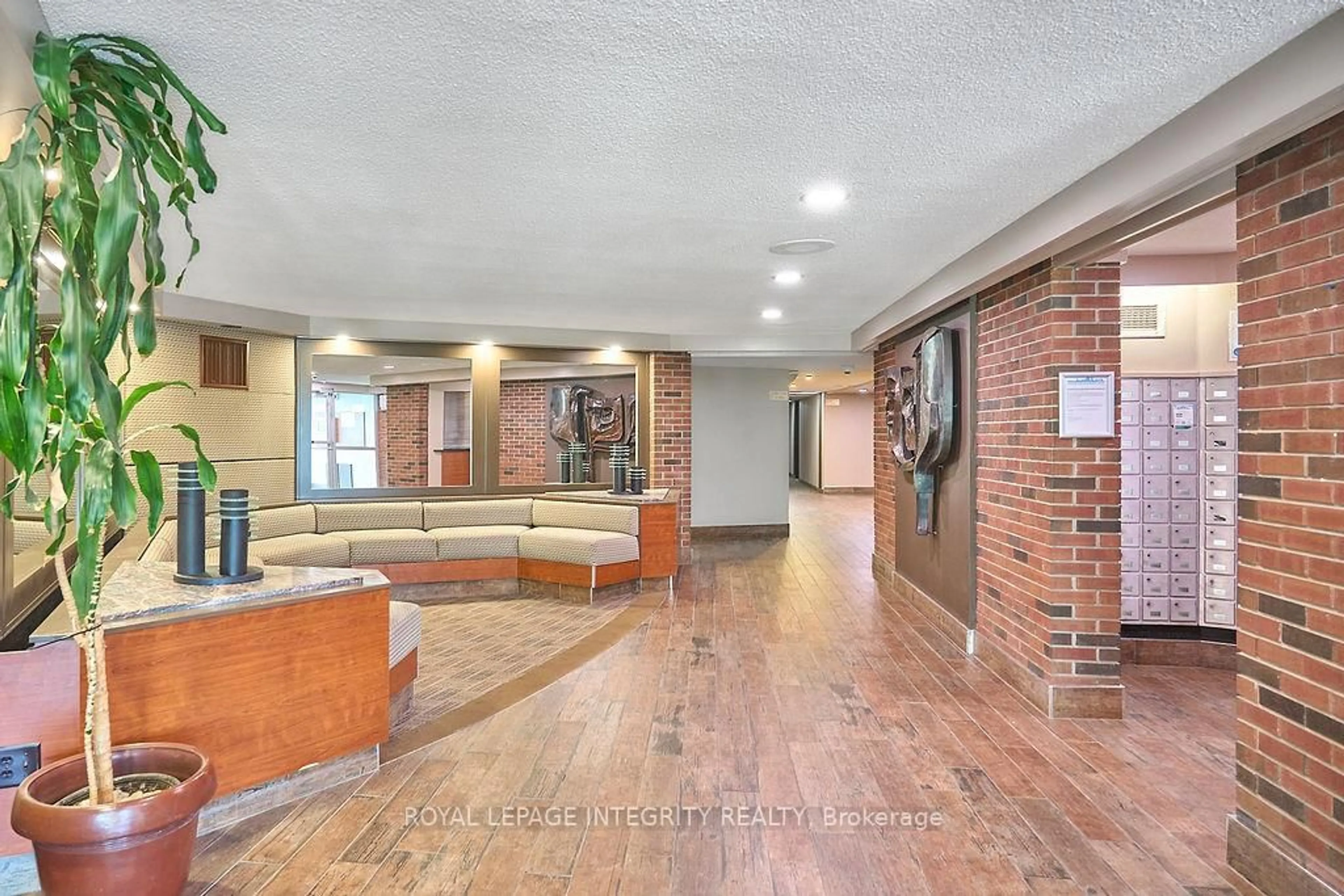 Lobby for 20 Chesterton Dr #604, Ottawa Ontario K2E 6Z7
