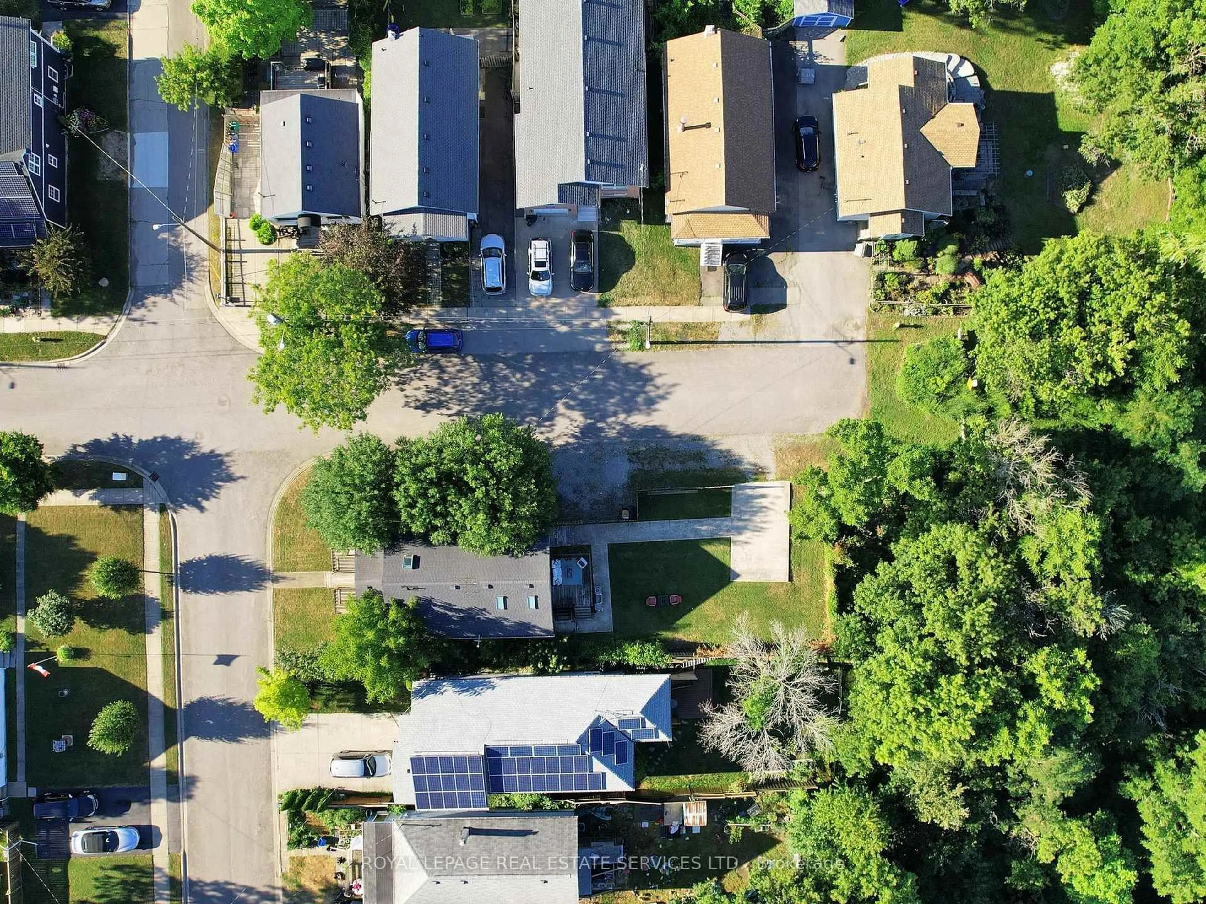 A pic from outside/outdoor area/front of a property/back of a property/a pic from drone, street for 23 Glen Ave, St. Catharines Ontario L2S 1L3
