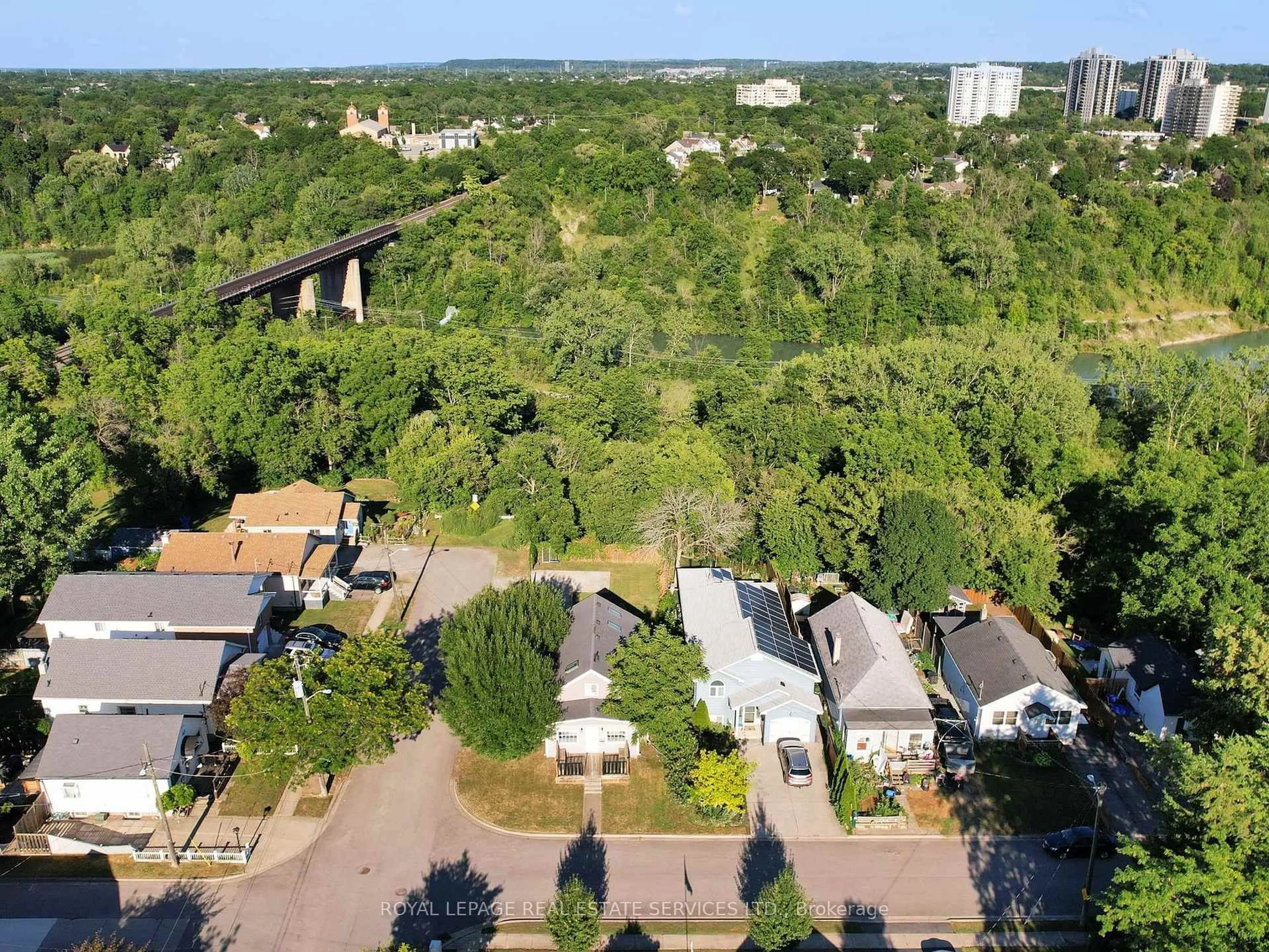 A pic from outside/outdoor area/front of a property/back of a property/a pic from drone, city buildings view from balcony for 23 Glen Ave, St. Catharines Ontario L2S 1L3
