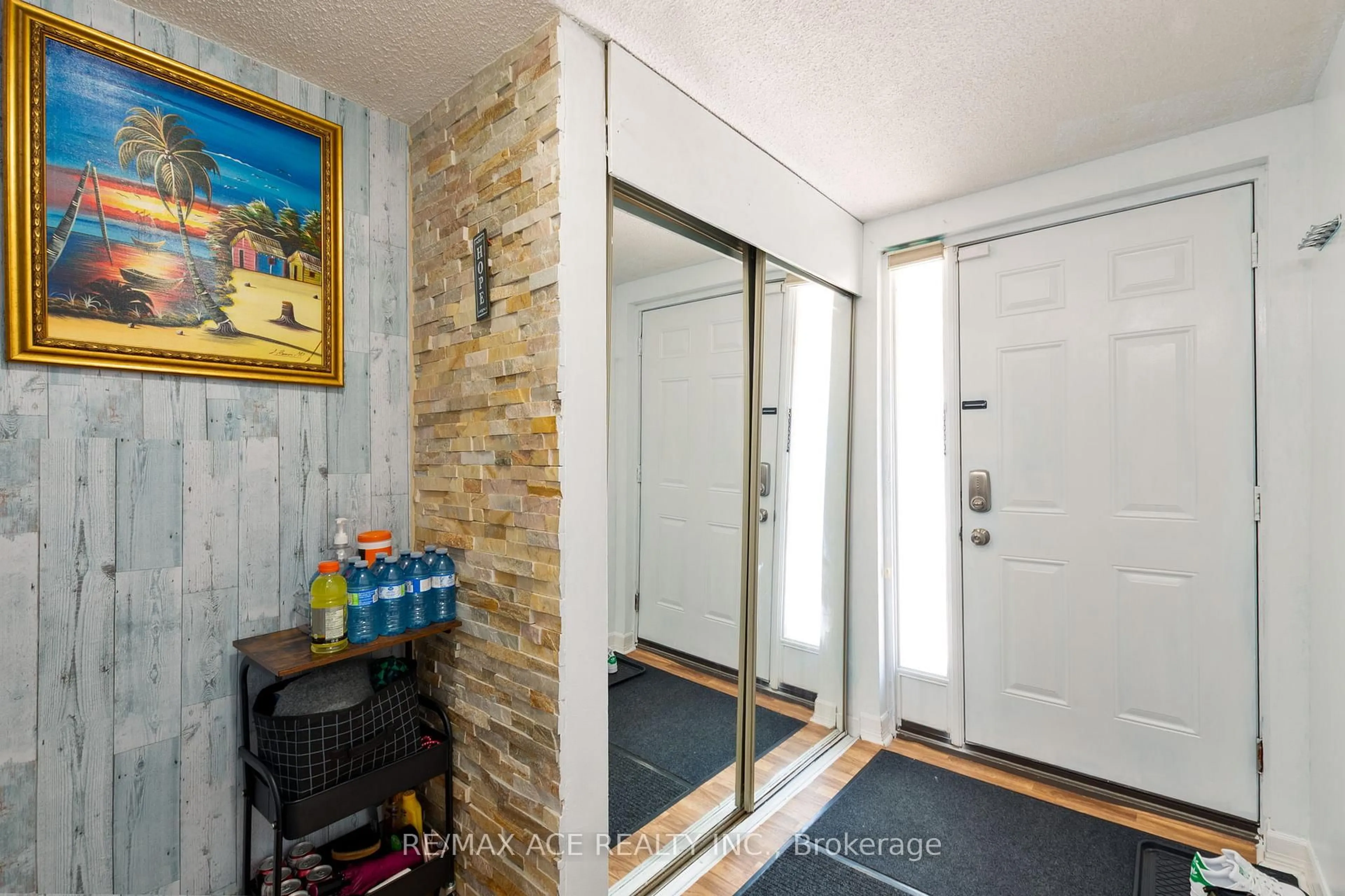Indoor entryway for 700 Osgoode Dr #166, London South Ontario N6E 2H1