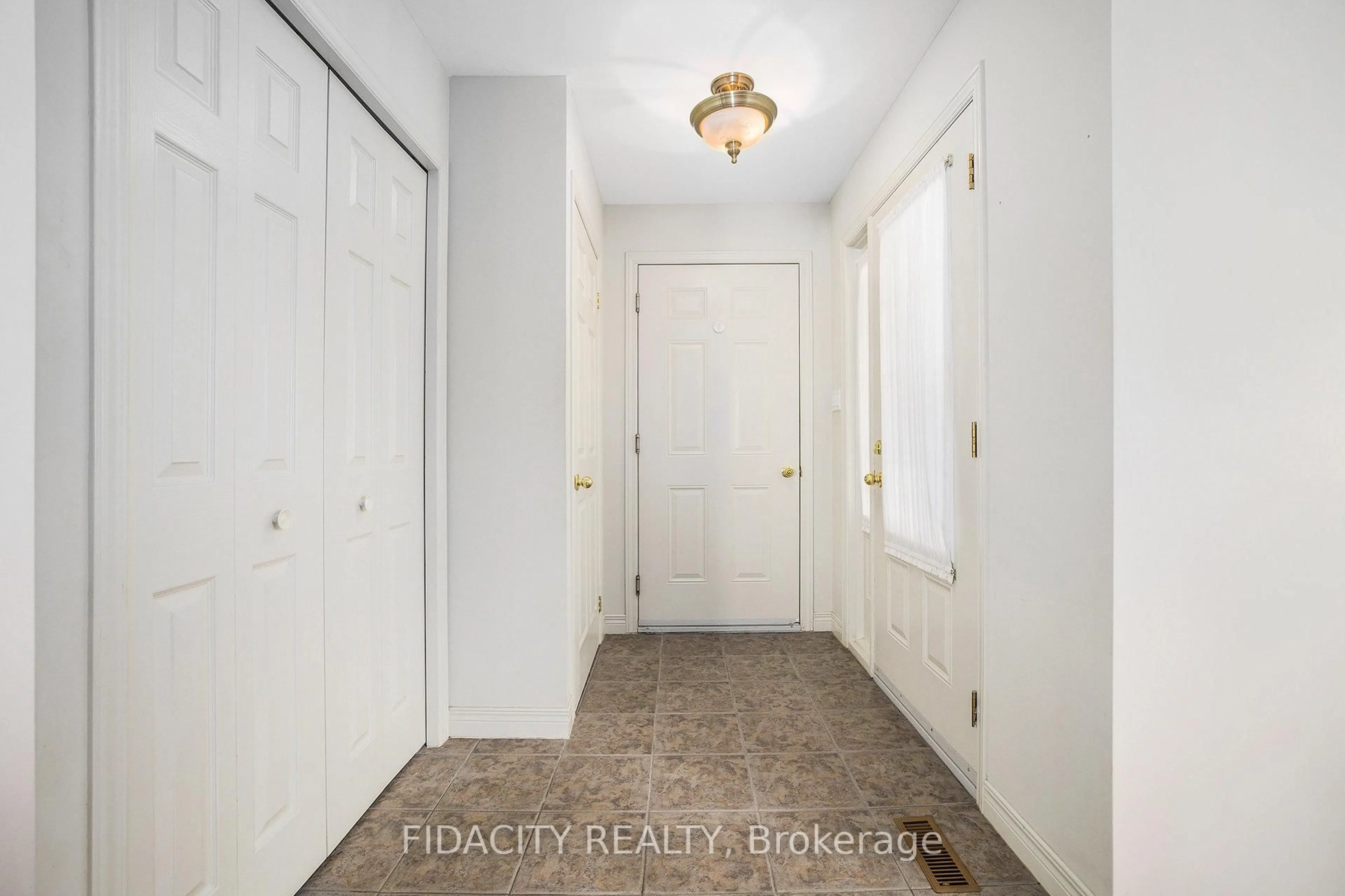 Indoor entryway for 616 Clothier St, North Grenville Ontario K0G 1J0