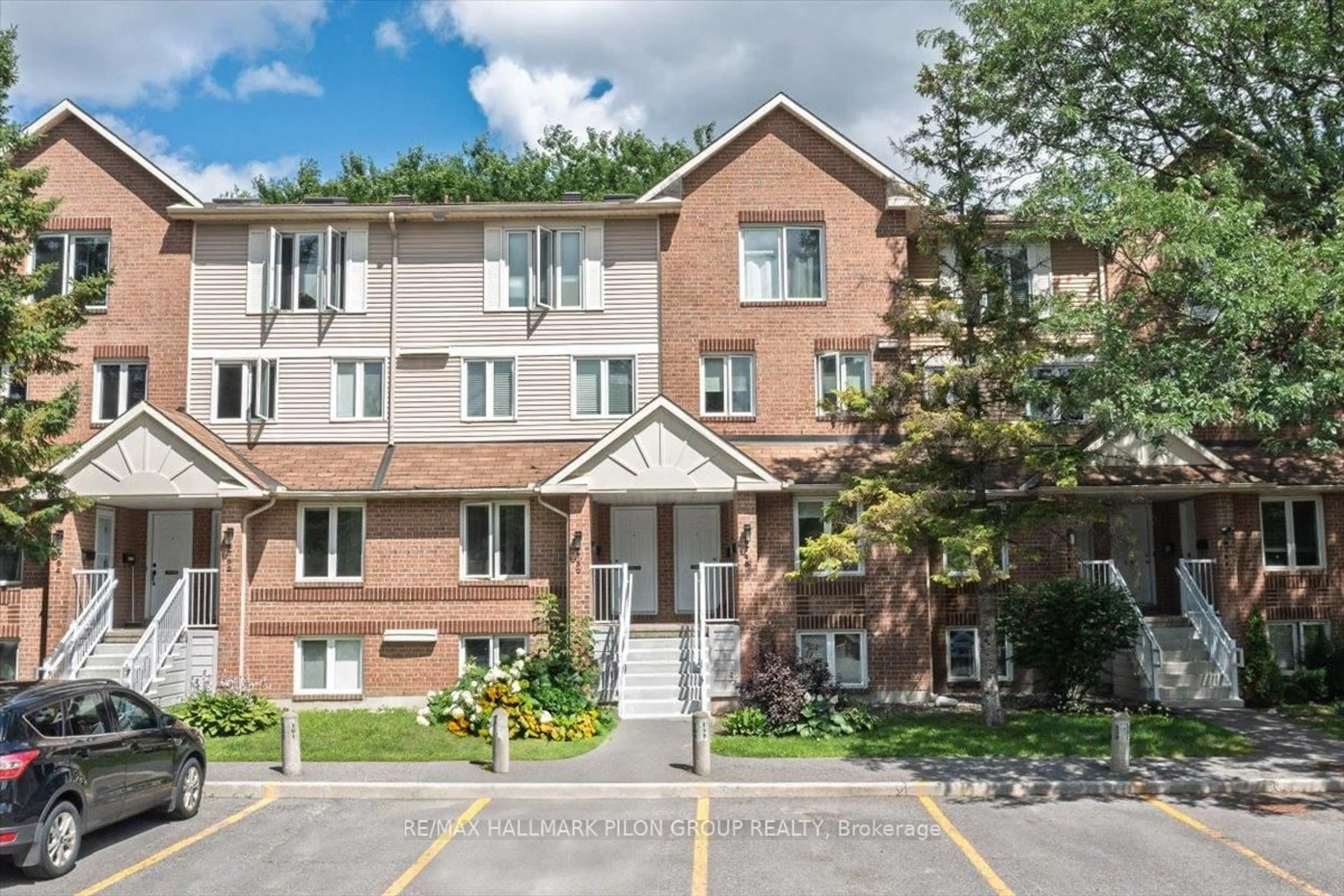 Unknown for 6748 Jeanne D'arc Blvd #A, Ottawa Ontario K1C 6E9