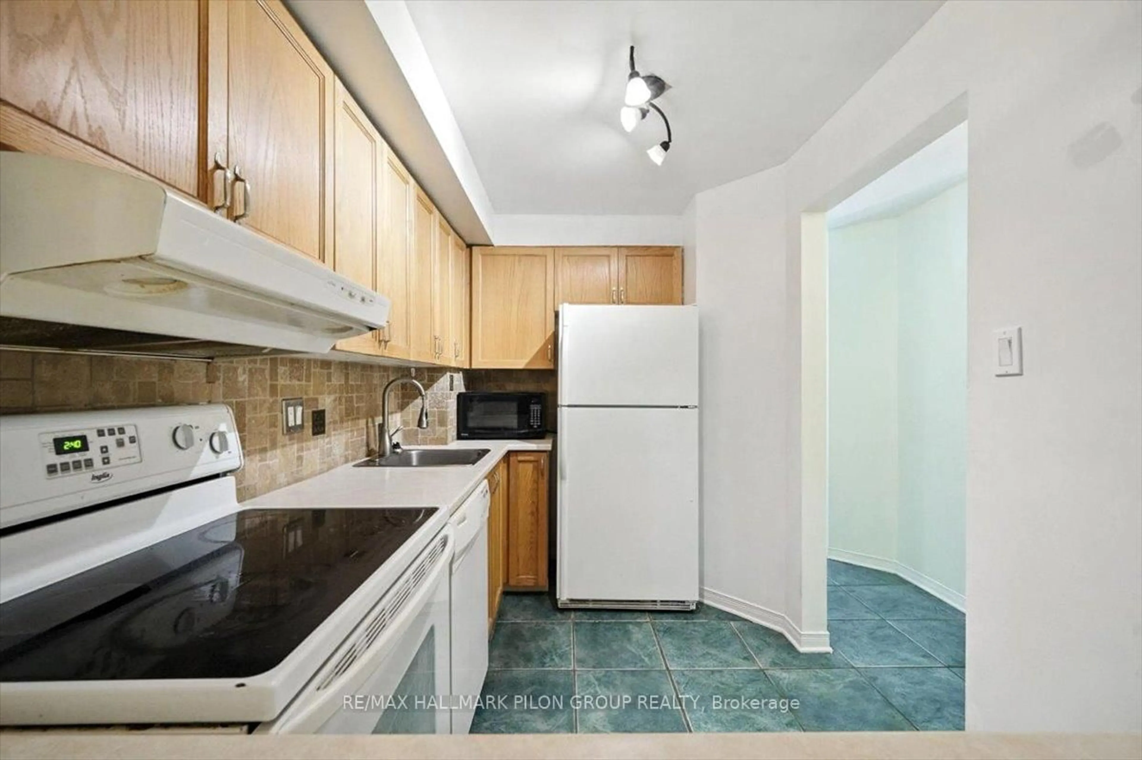 Standard kitchen, unknown for 6748 Jeanne D'arc Blvd #A, Ottawa Ontario K1C 6E9