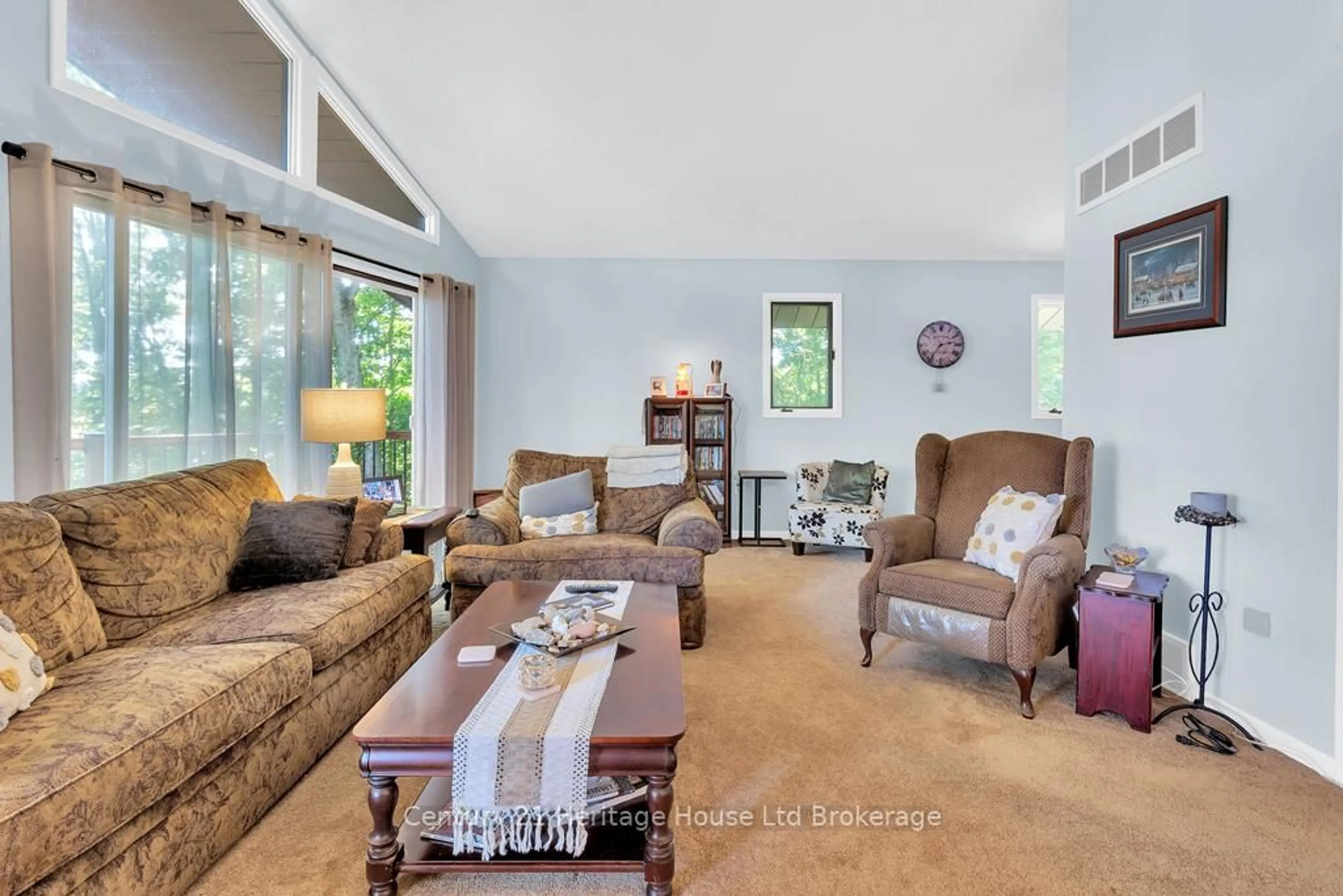Living room with furniture, unknown for 841 2nd Concession Rd, Norwich Ontario N4G 4G7