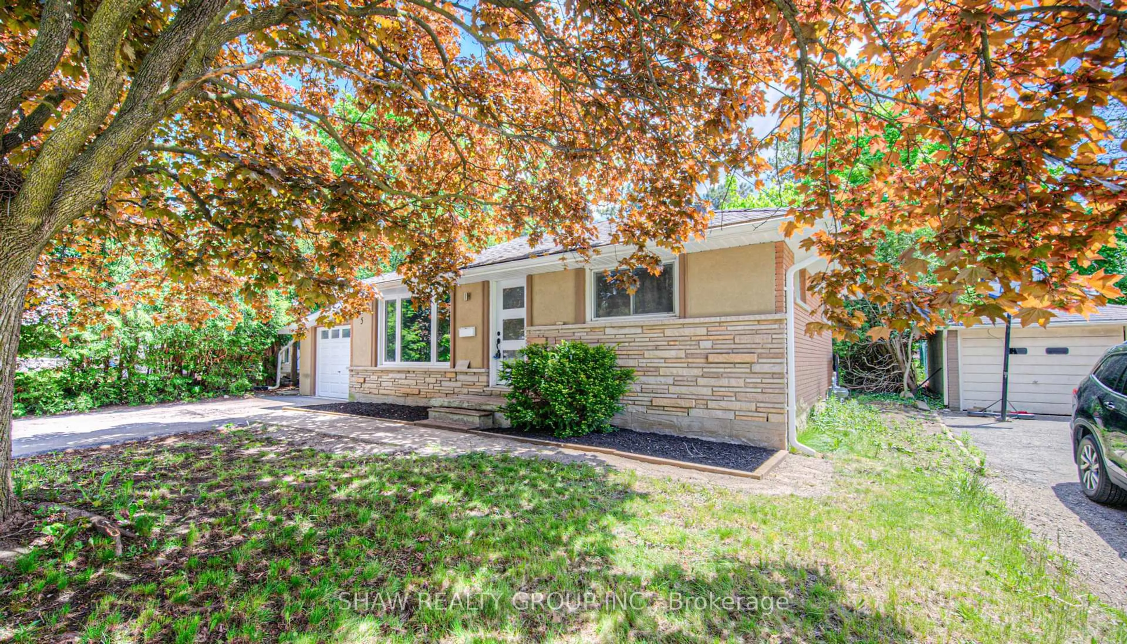 Home with brick exterior material, street for 5 Alison Ave, Cambridge Ontario N1R 1M8