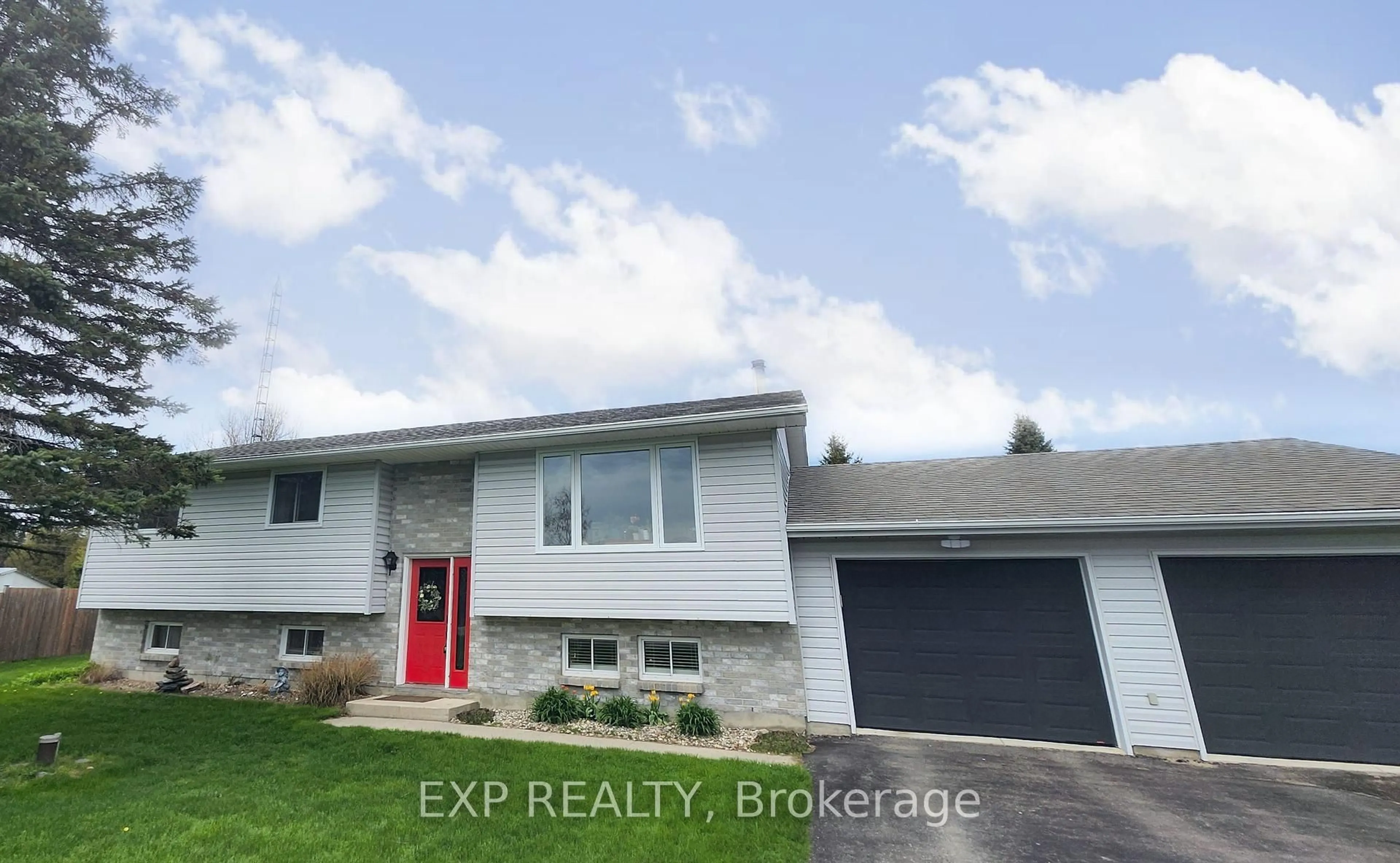 Home with vinyl exterior material, street for 4020 Glen Smail Rd, Augusta Ontario K0E 1T0