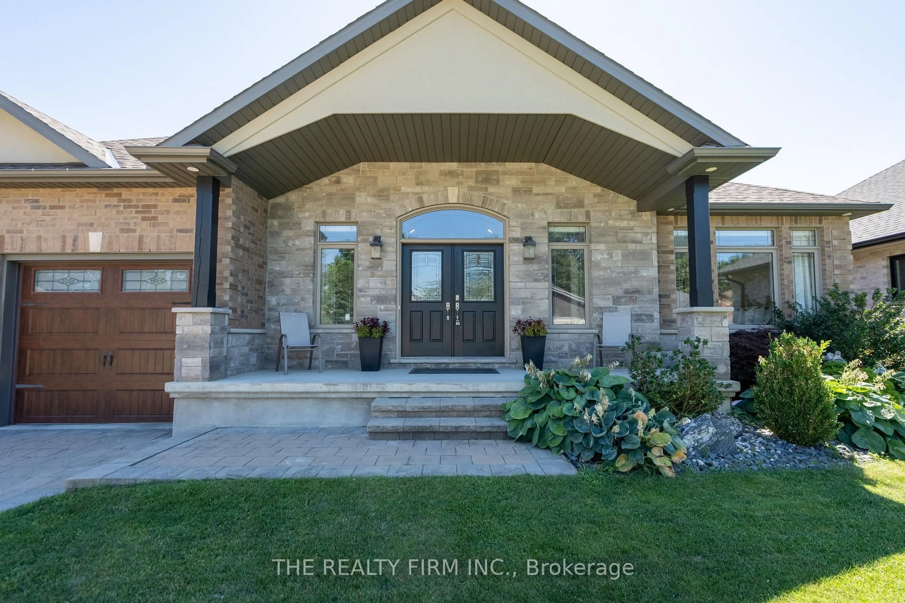 Indoor entryway for 50 Veale Cres, Strathroy-Caradoc Ontario N7G 0C9
