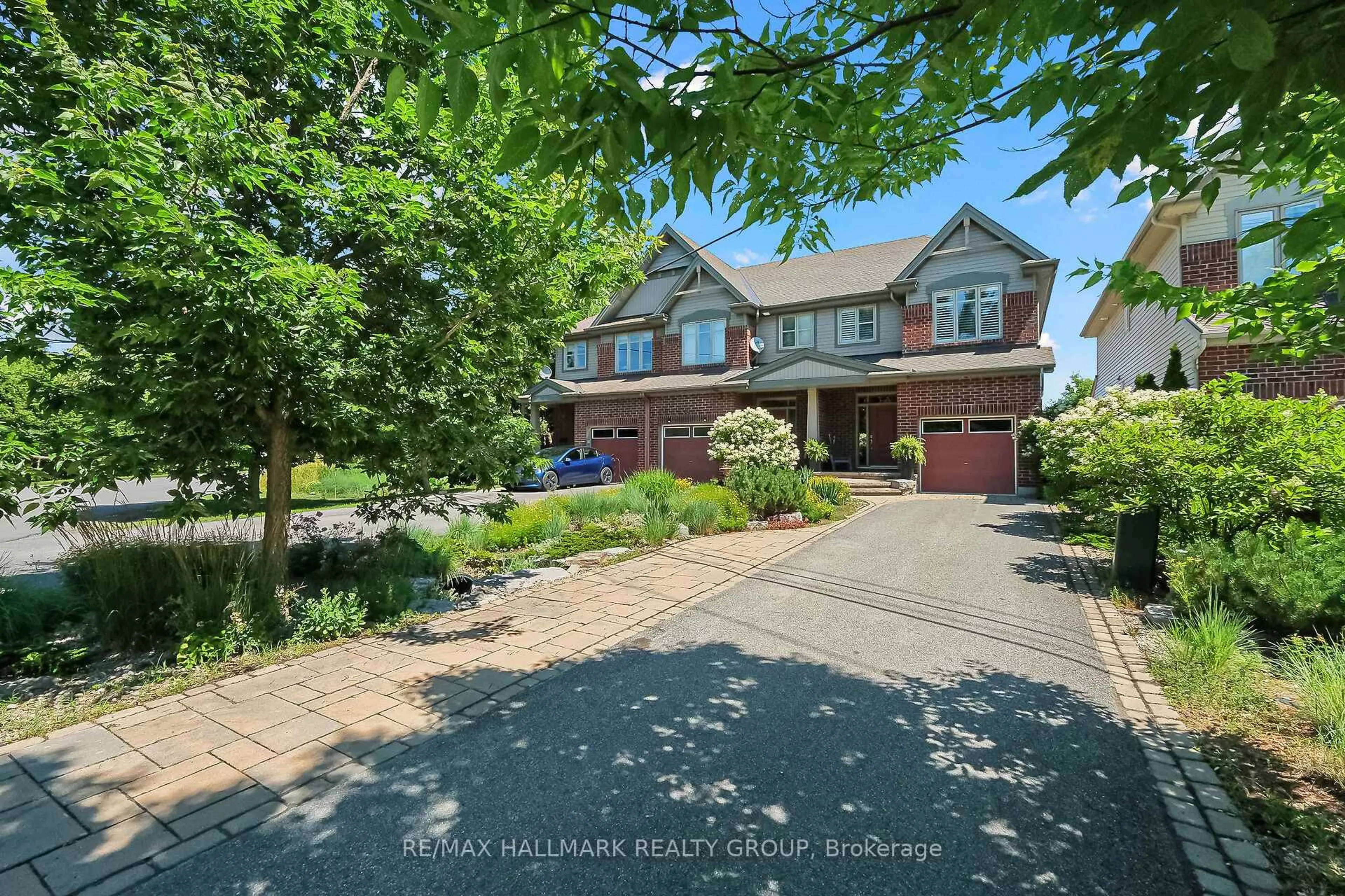 A pic from outside/outdoor area/front of a property/back of a property/a pic from drone, street for 32 McCooeye Lane, Ottawa Ontario K2S 1B9
