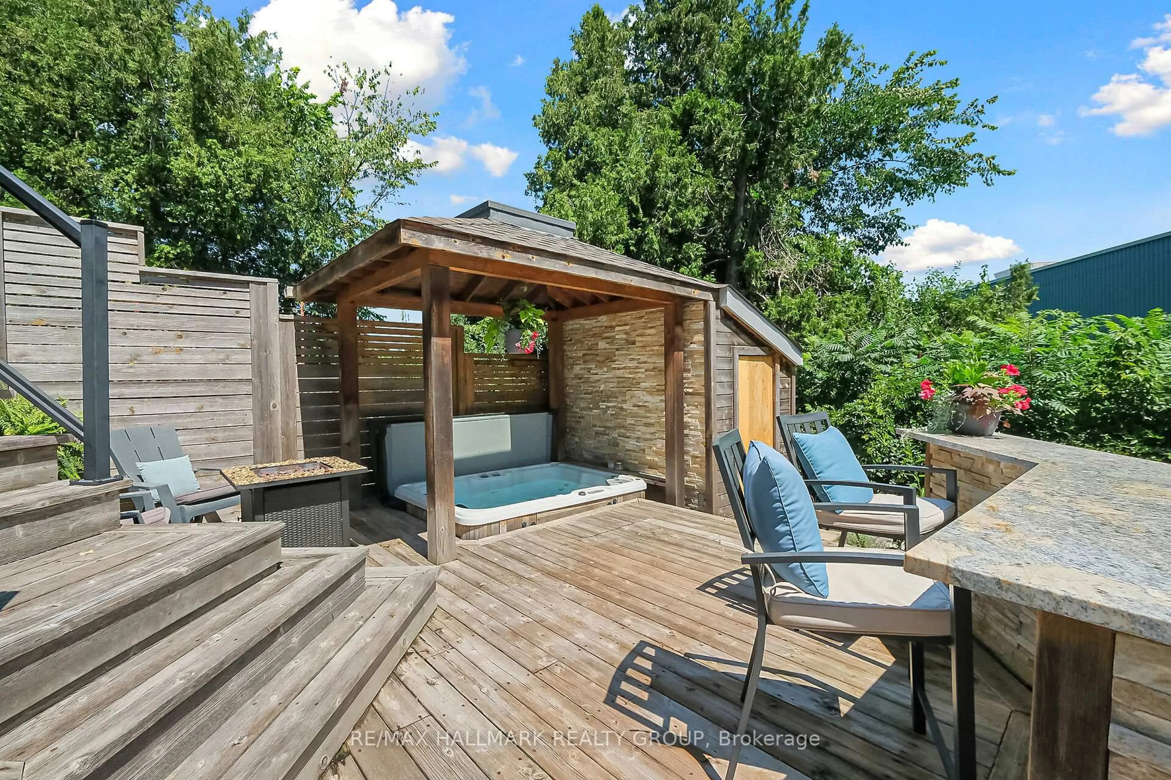Patio, water/lake/river/ocean view for 32 McCooeye Lane, Ottawa Ontario K2S 1B9