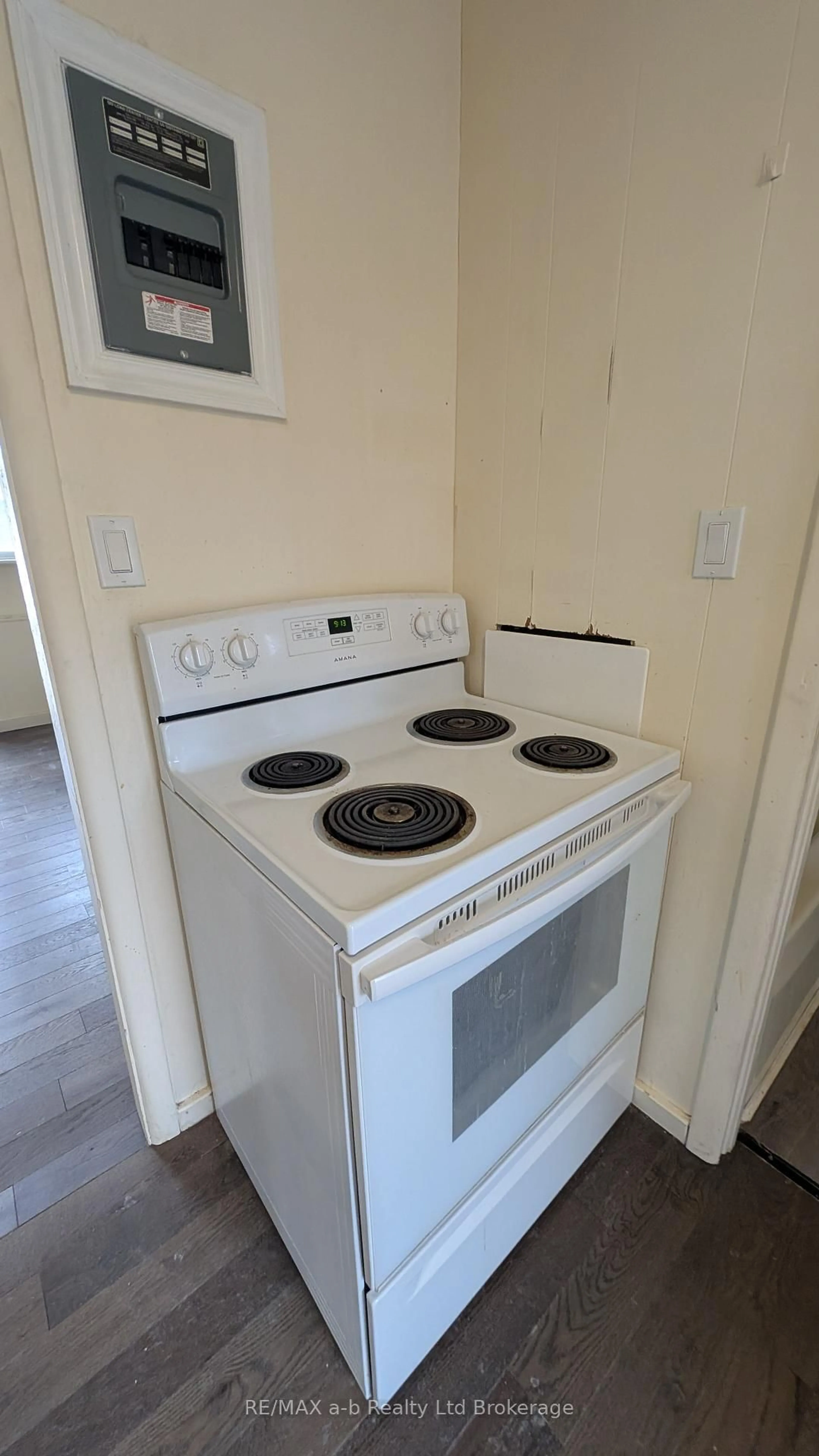 Standard kitchen, unknown for 595767 Highway 59, R.R. #6 Rd, East Zorra-Tavistock Ontario N4S 7W1