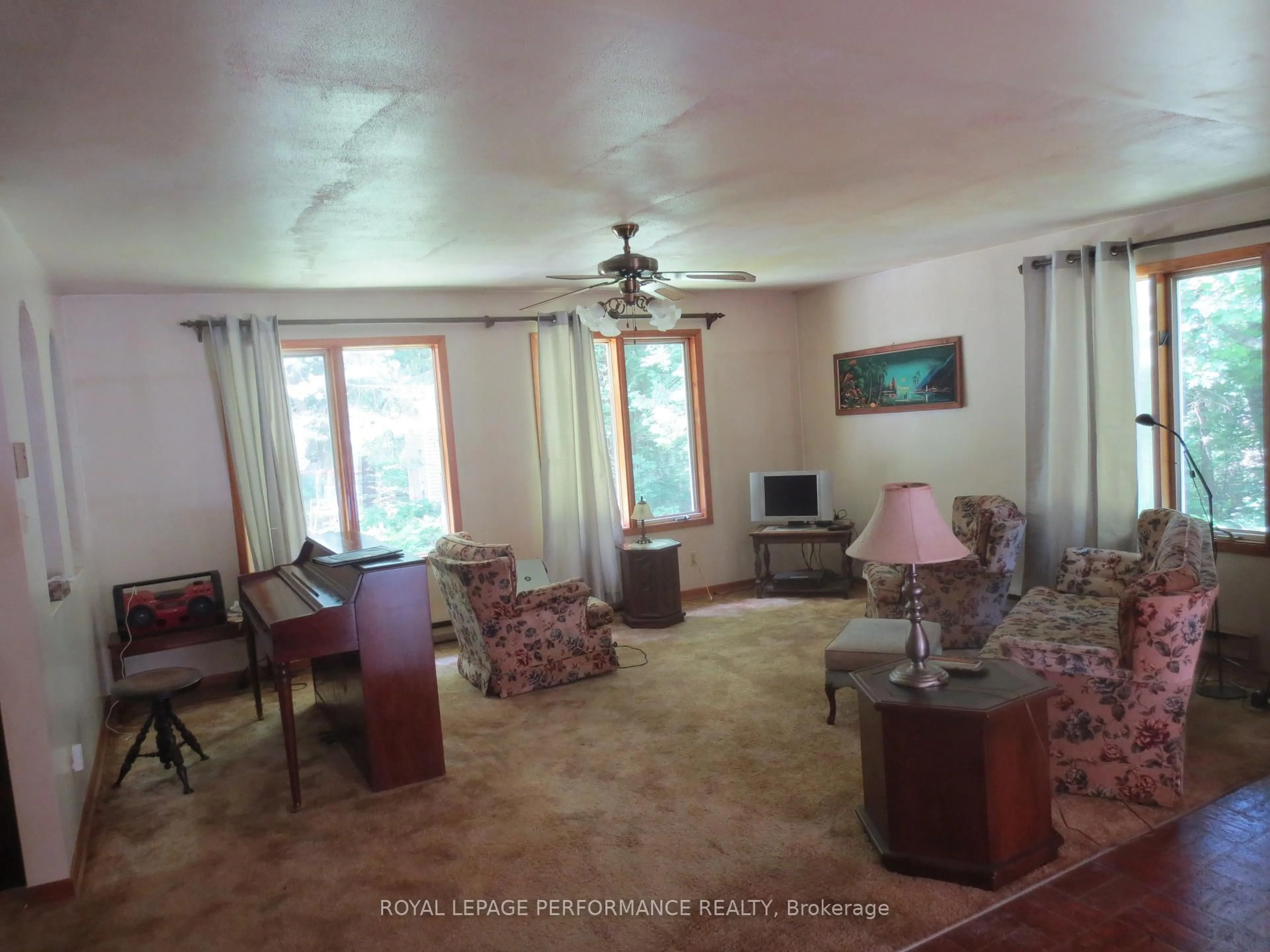 Living room with furniture, unknown for 21625 Concession Rd 10 Rd, North Glengarry Ontario K0B 1H0