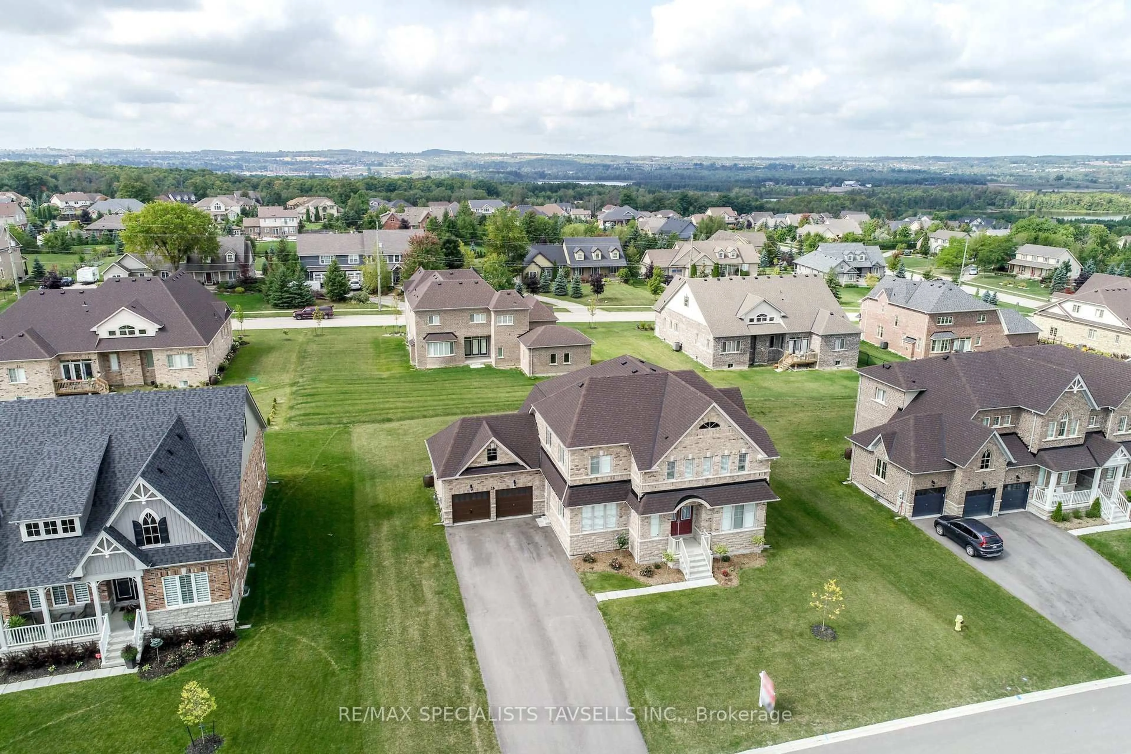 A pic from outside/outdoor area/front of a property/back of a property/a pic from drone, mountain view for 16 Meek Ave, Mono Ontario L9W 6W8
