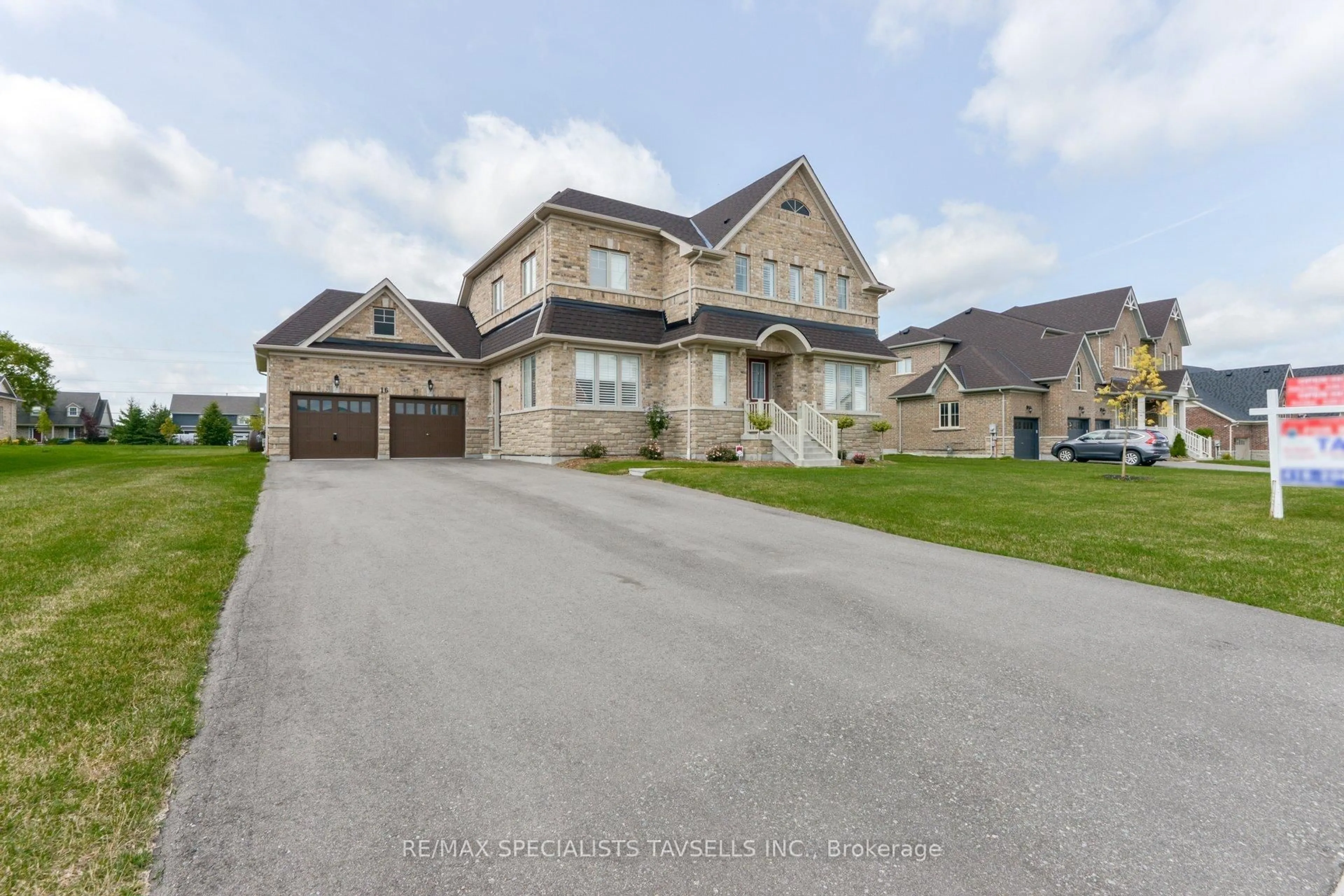 A pic from outside/outdoor area/front of a property/back of a property/a pic from drone, street for 16 Meek Ave, Mono Ontario L9W 6W8