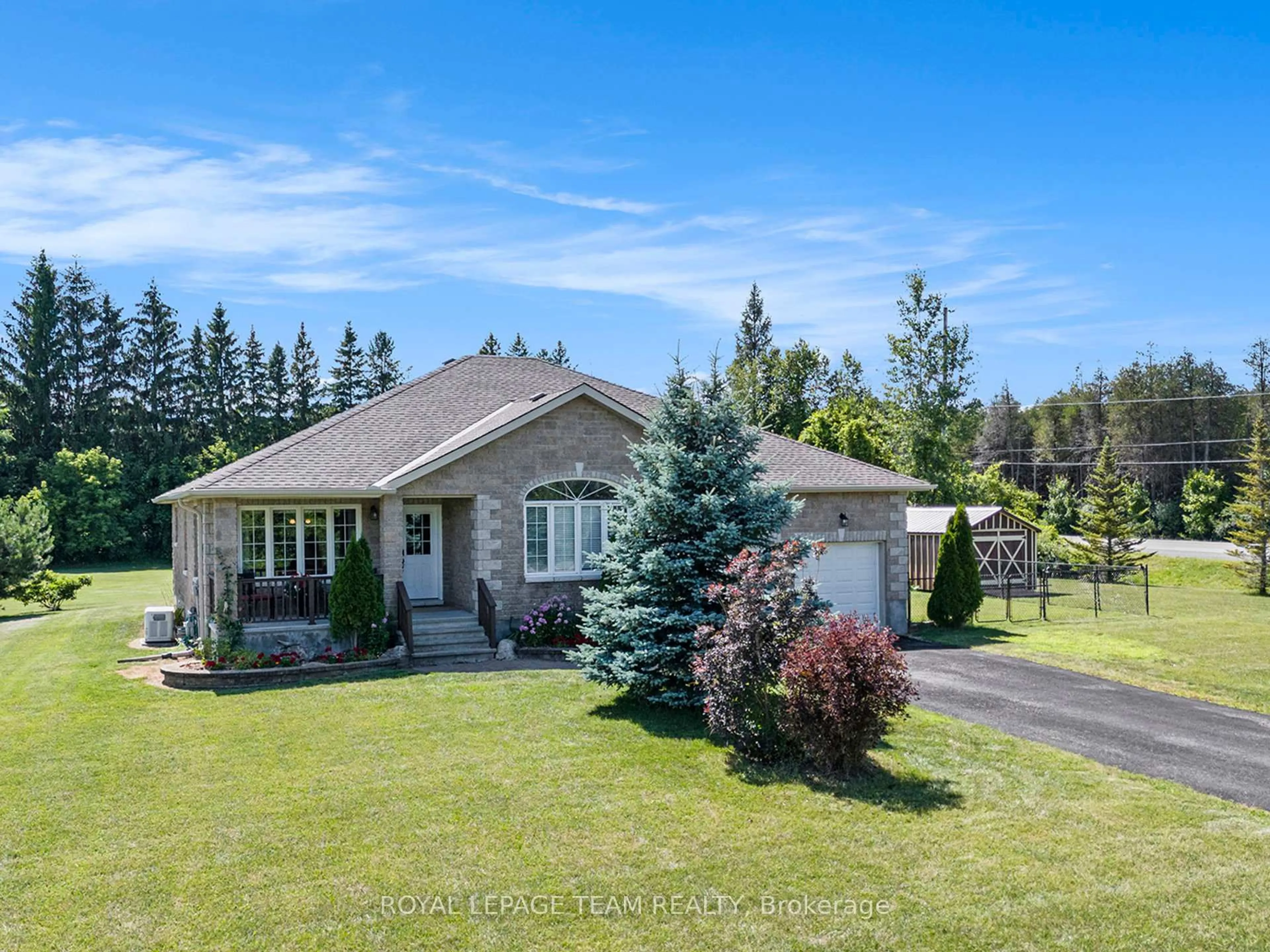 A pic from outside/outdoor area/front of a property/back of a property/a pic from drone, street for 124 STONEWALK Dr, North Grenville Ontario K0G 1J0