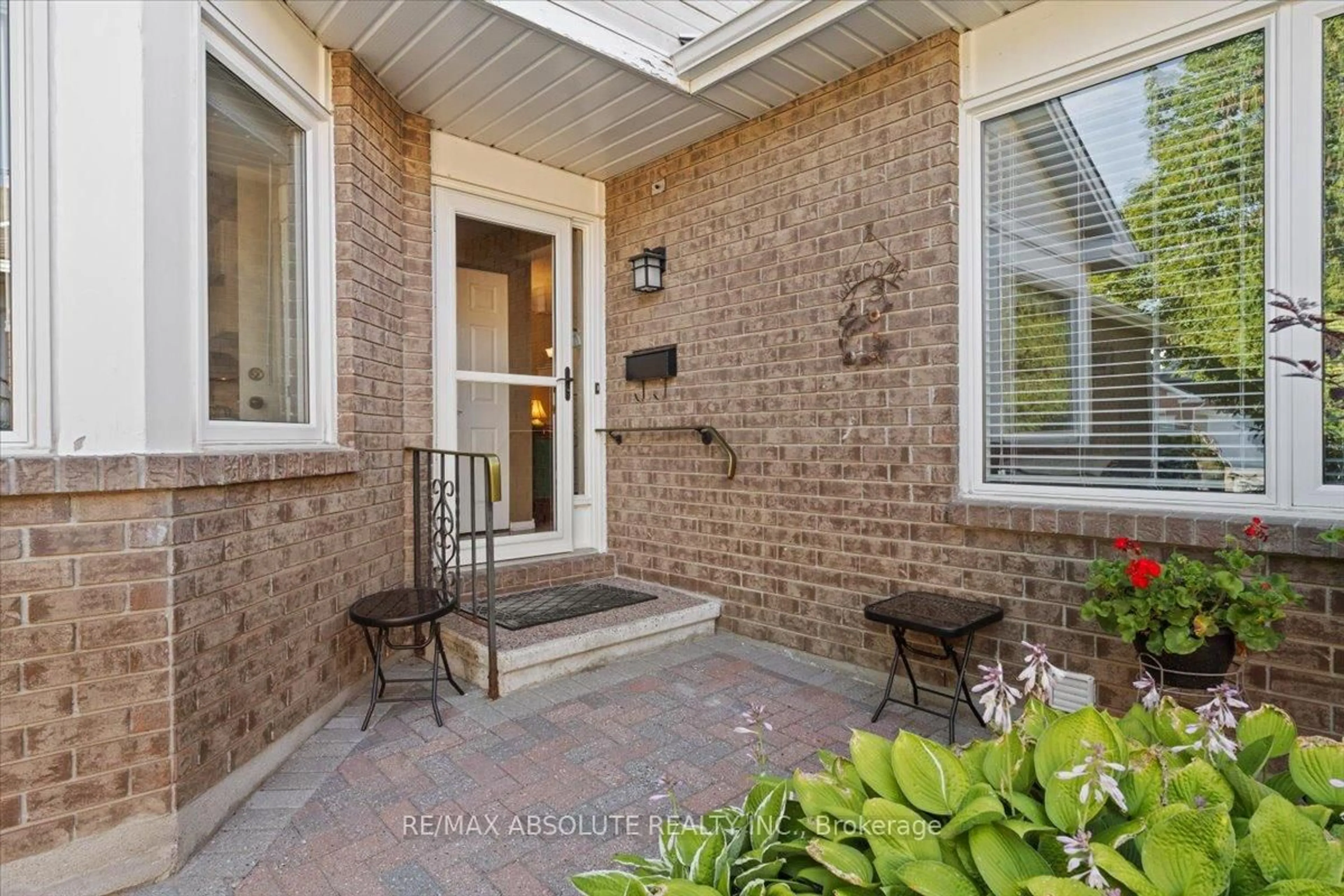 Unknown for 8 Pine Needles Crt, Ottawa Ontario K2S 1G5