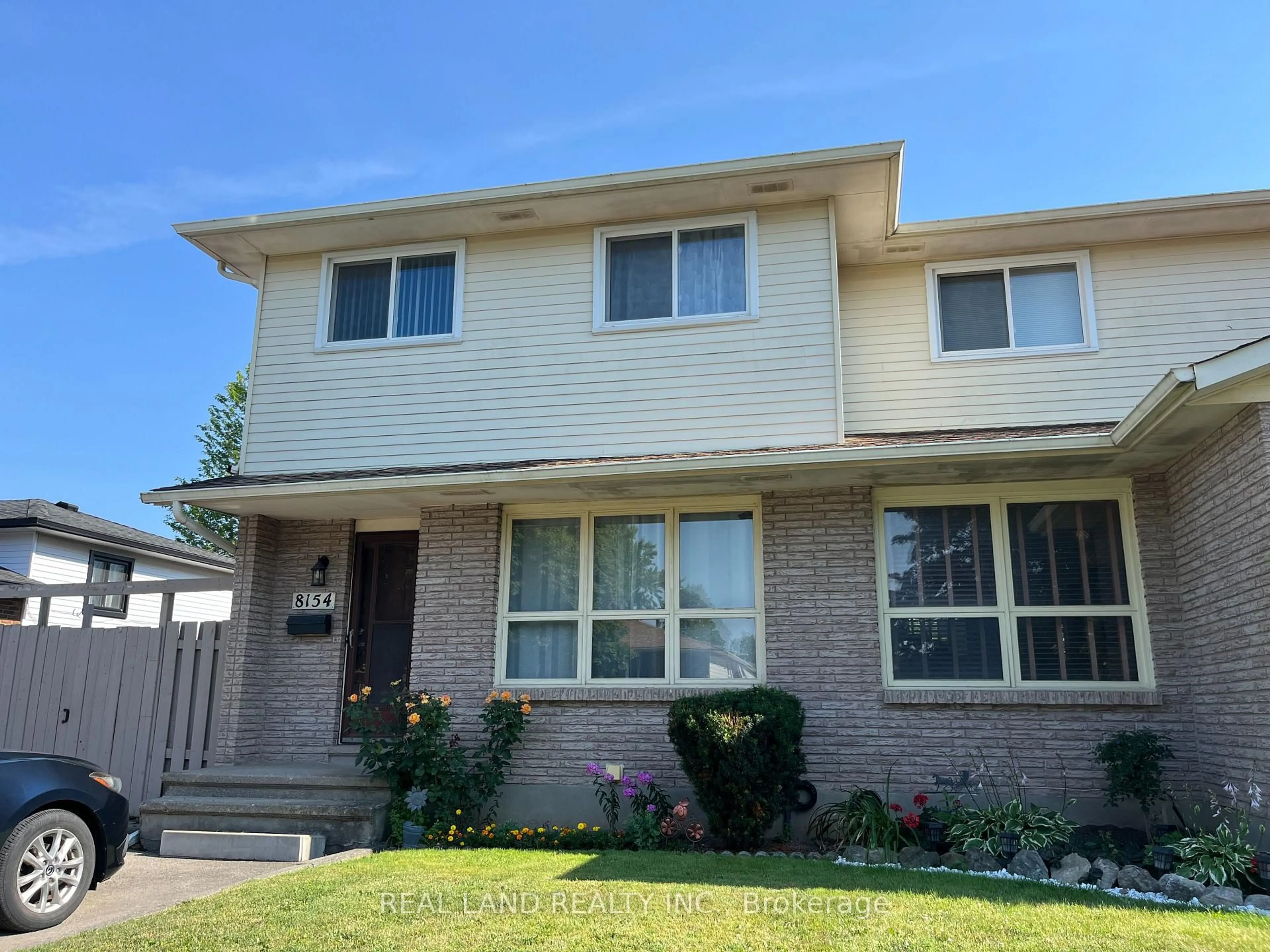 Home with vinyl exterior material, street for 8154 Post Rd, Niagara Falls Ontario L2H 2L3