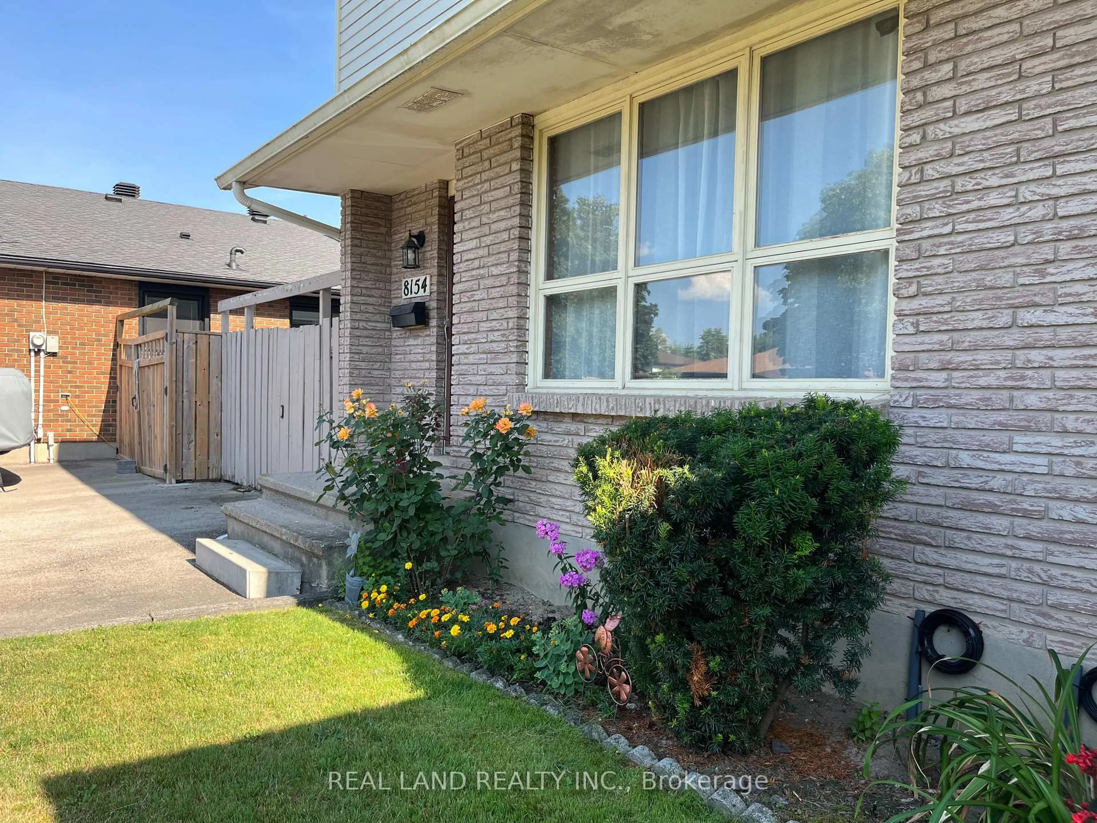Unknown for 8154 Post Rd, Niagara Falls Ontario L2H 2L3