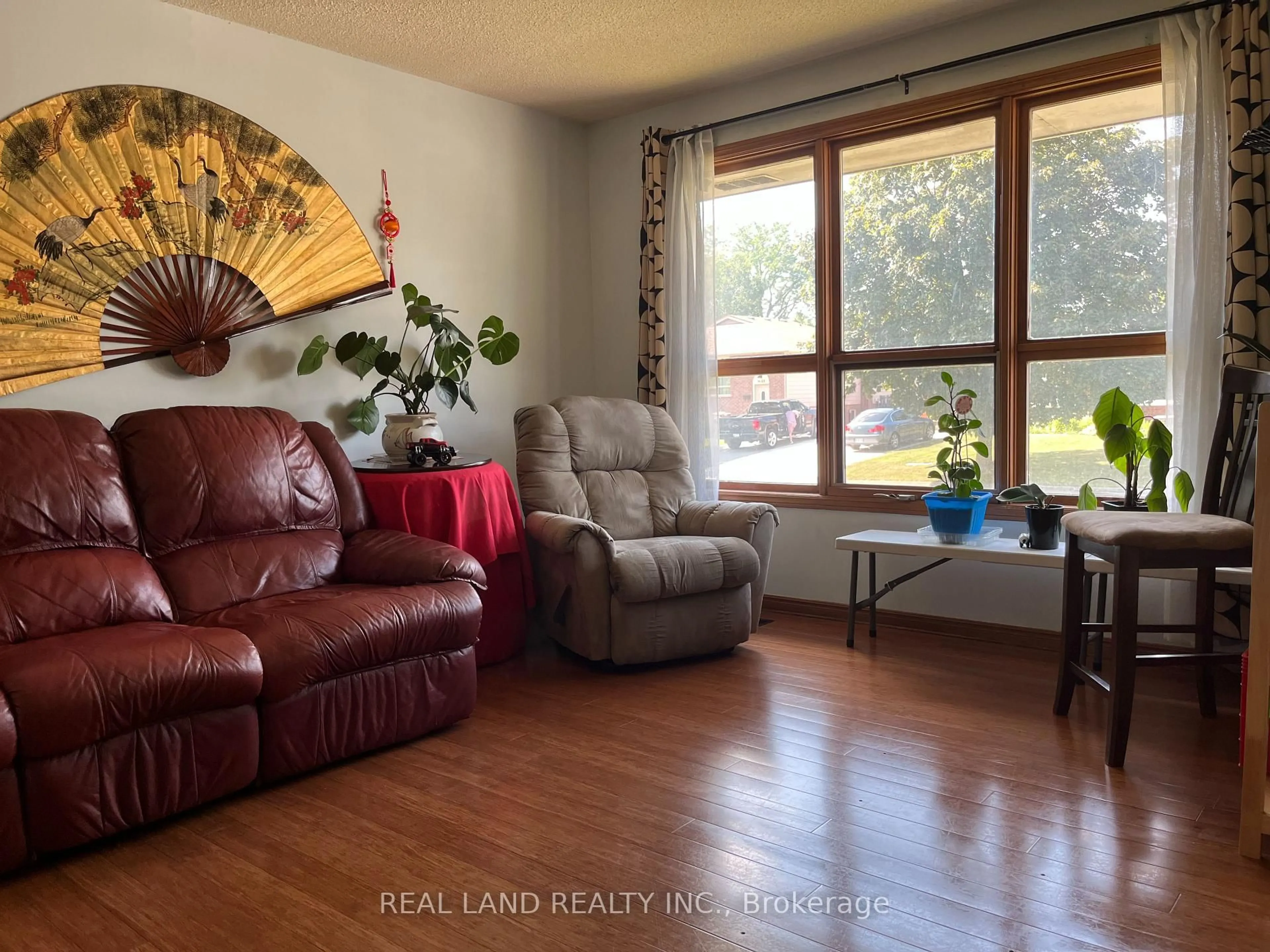 Living room with furniture, wood/laminate floor for 8154 Post Rd, Niagara Falls Ontario L2H 2L3