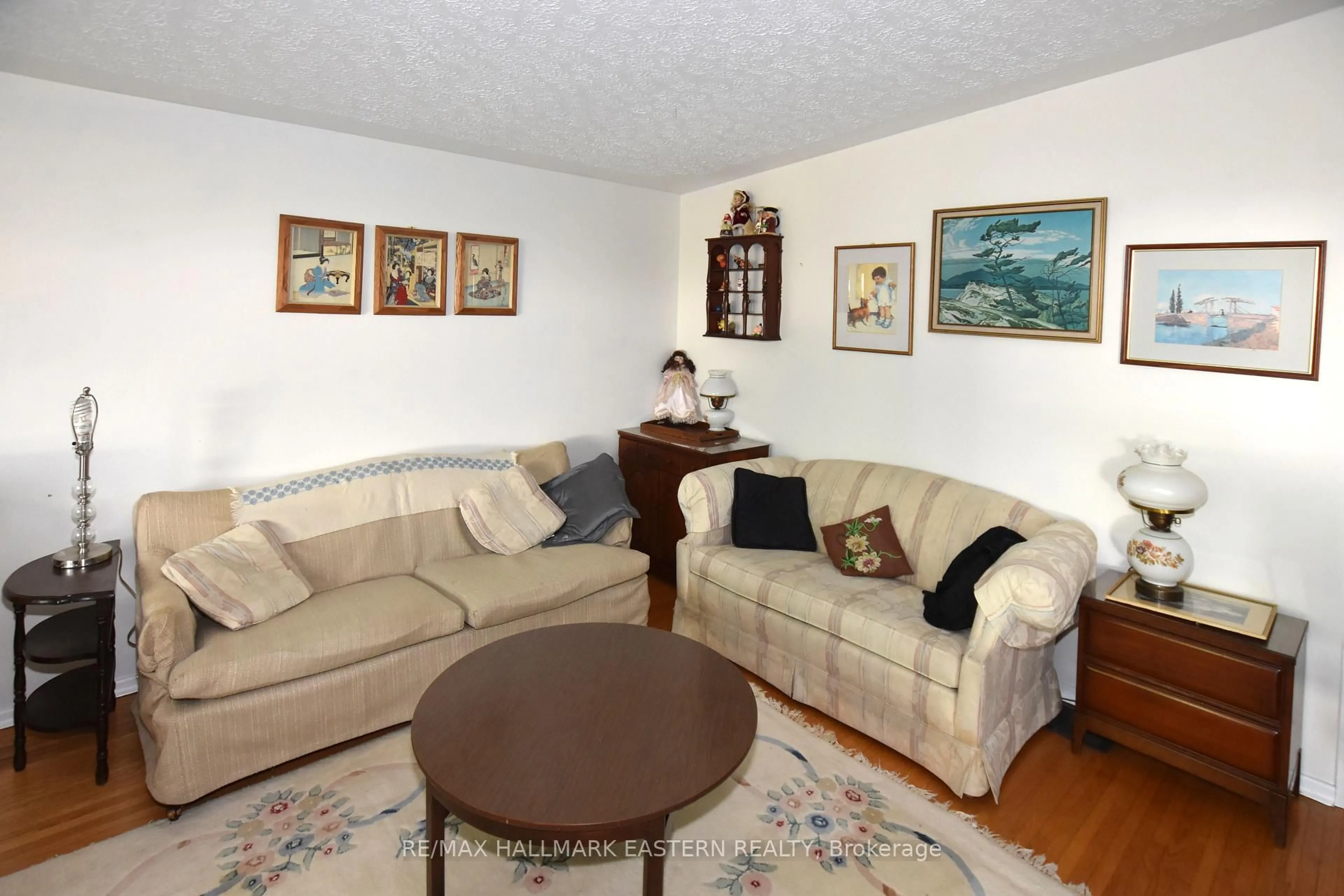 Living room with furniture, unknown for 276 Greenlawn Ave, Peterborough North Ontario K9H 5K8