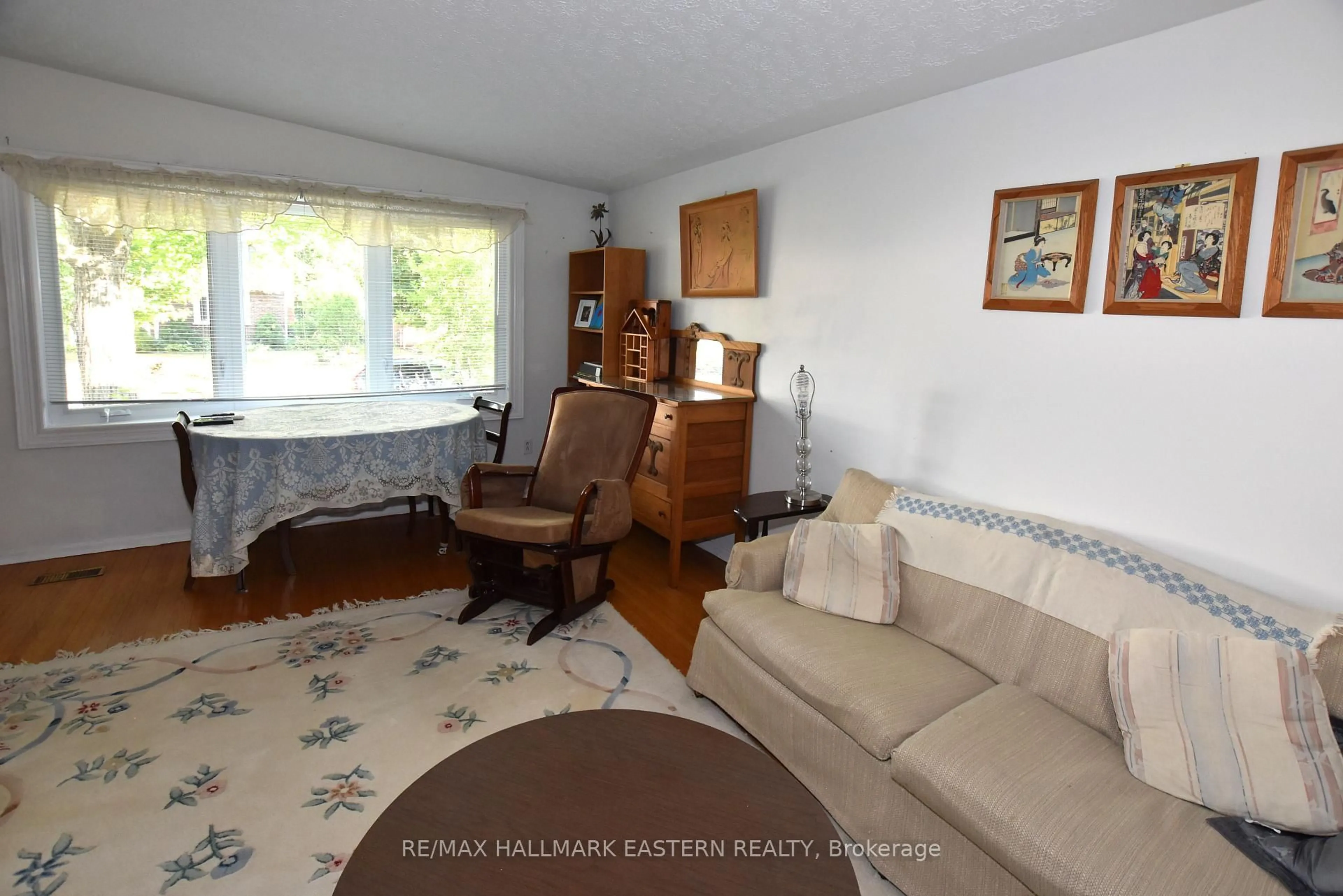 Living room with furniture, unknown for 276 Greenlawn Ave, Peterborough North Ontario K9H 5K8