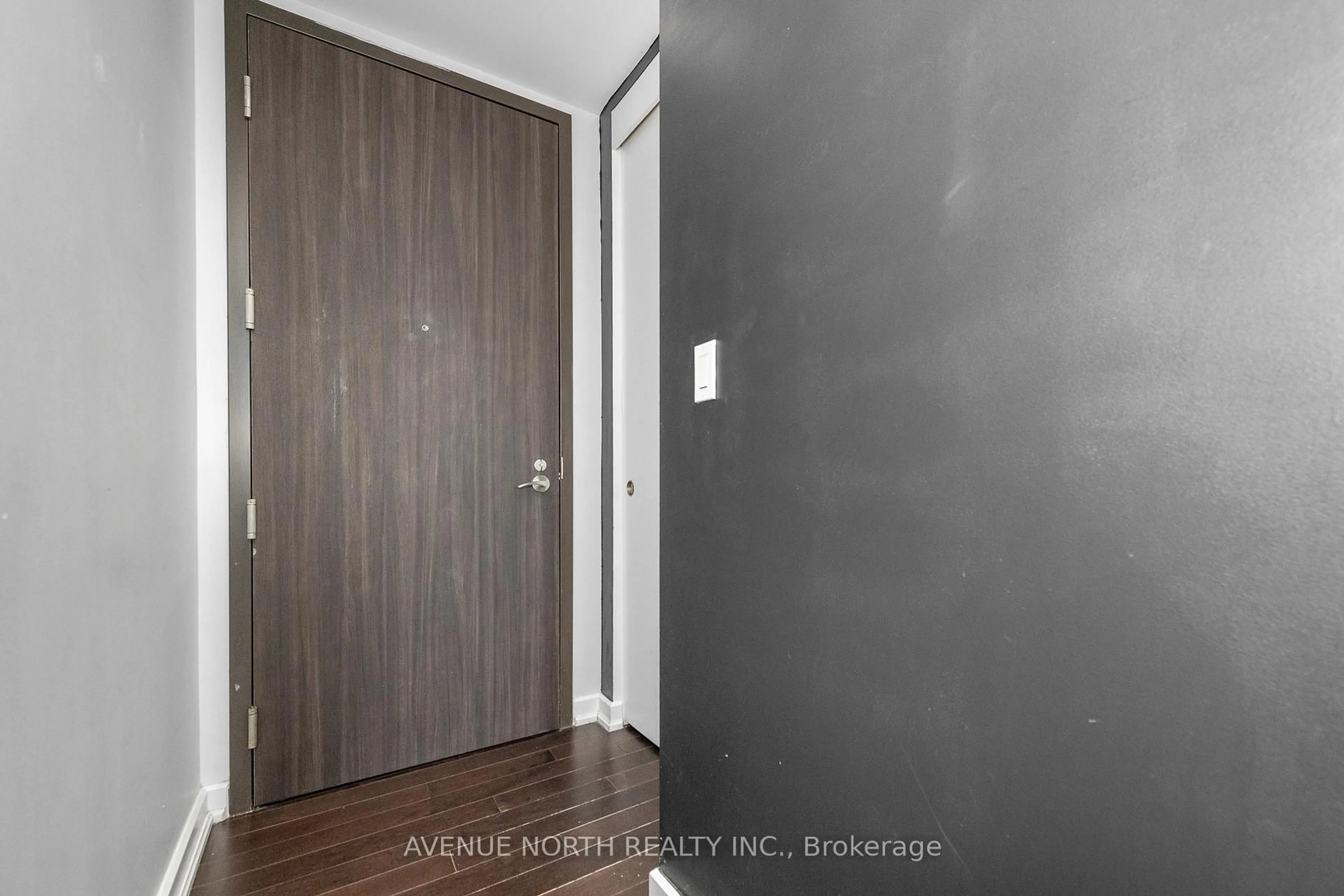 Indoor entryway for 300 Lisgar St #1109, Ottawa Ontario K2P 0E2