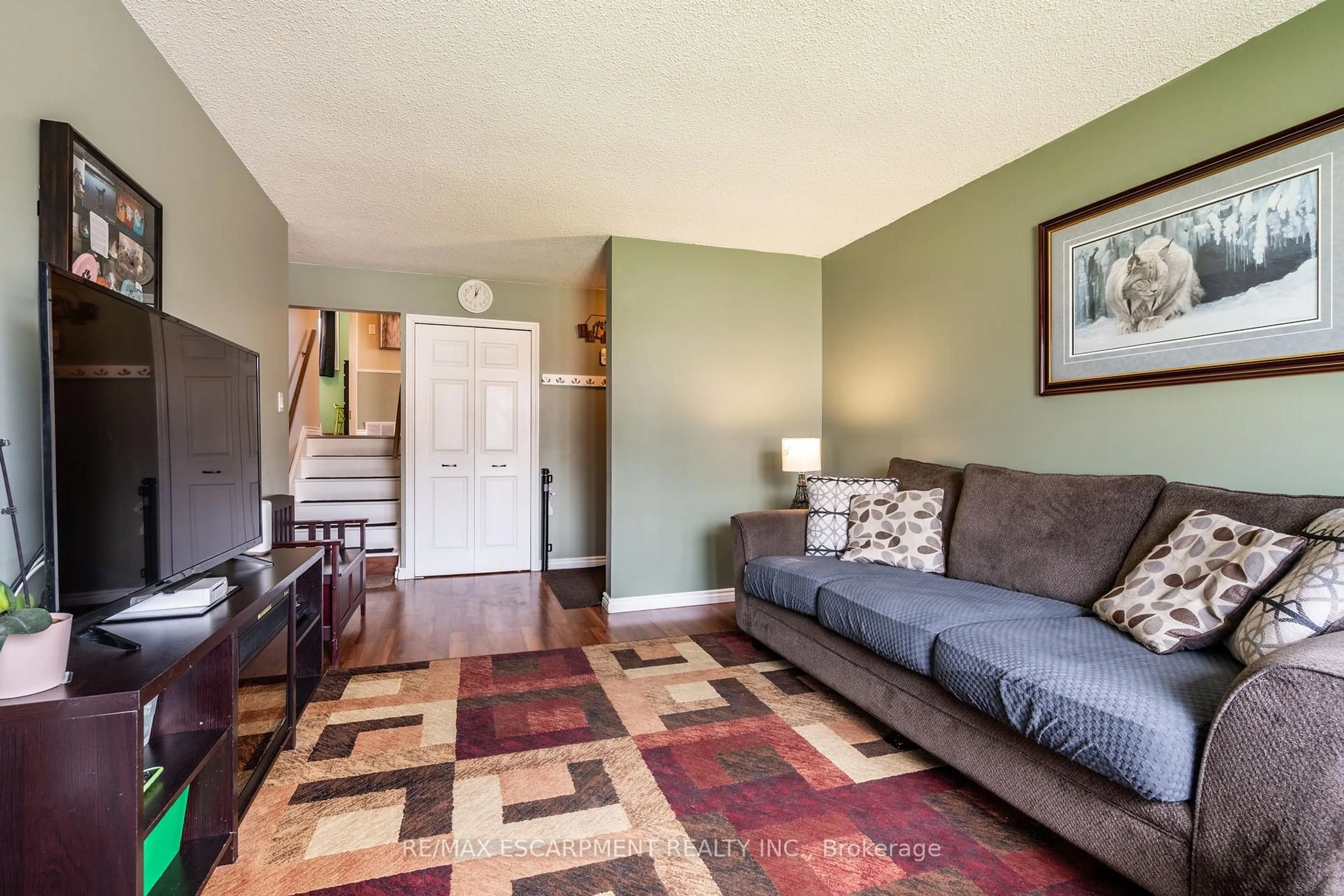 Living room with furniture, unknown for 12 BRENDAN Crt, Hamilton Ontario L8T 4R4