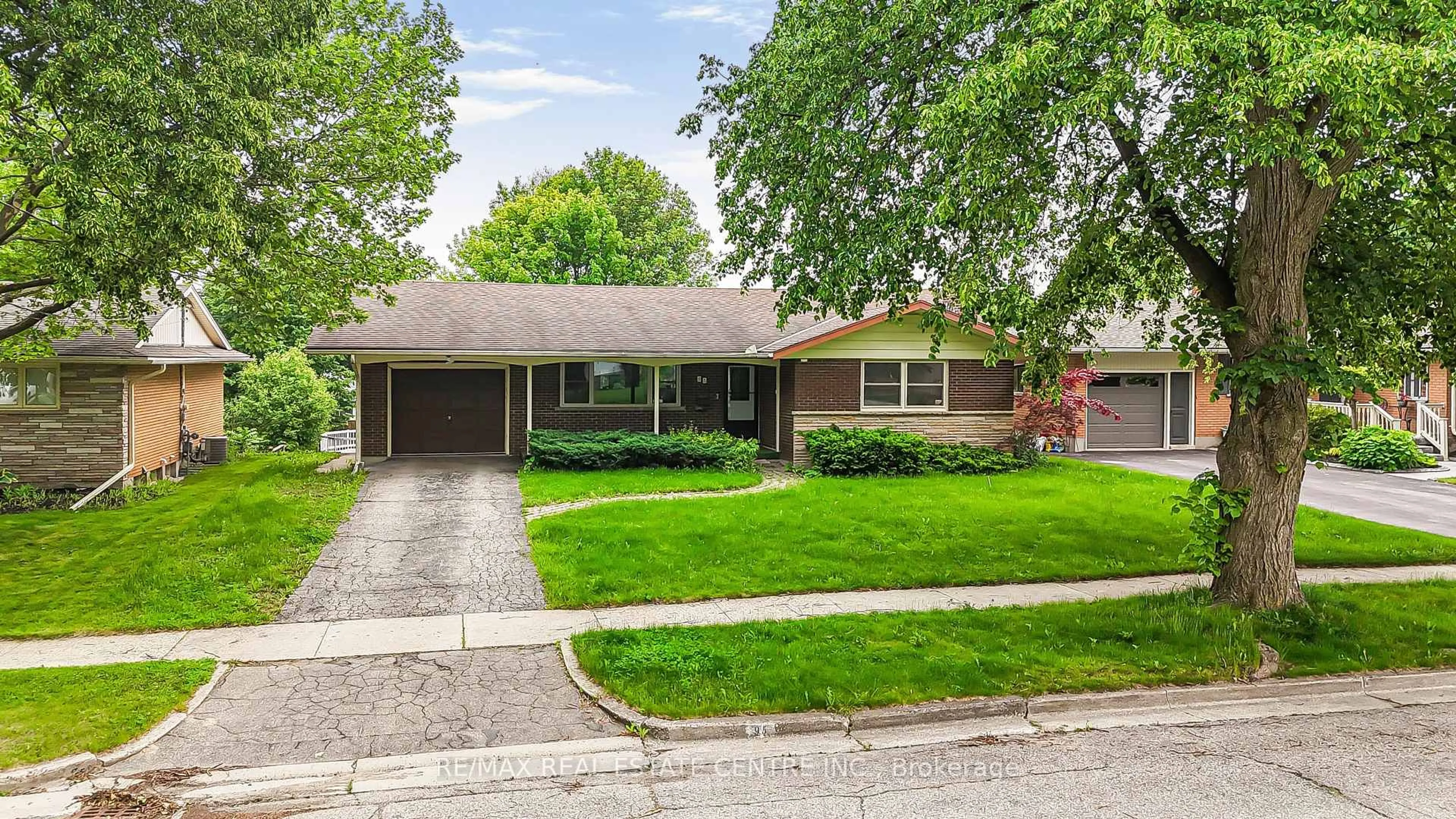 Home with vinyl exterior material, street for 95 Ripplewood Cres, Kitchener Ontario N2M 4R9