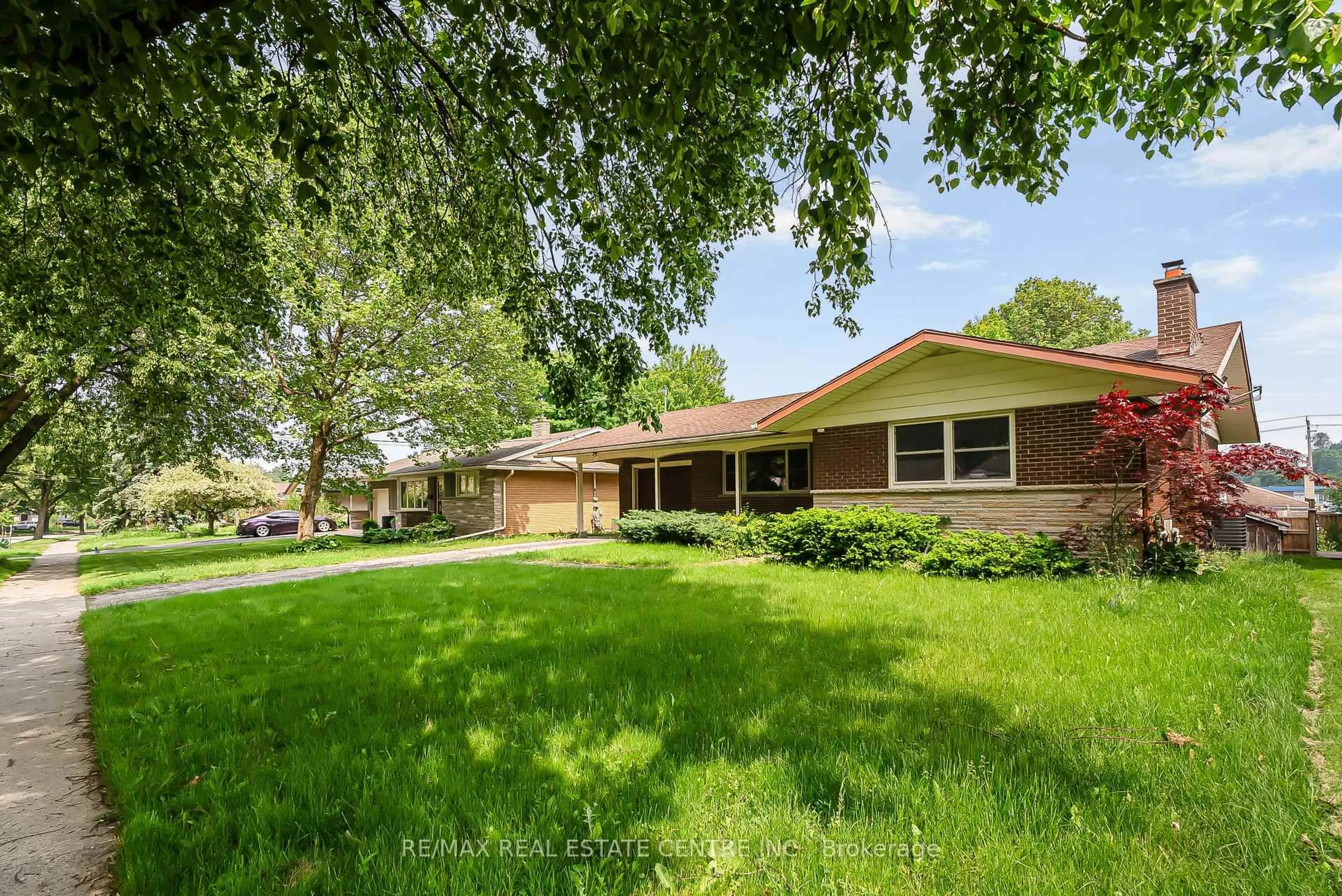 Home with brick exterior material, street for 95 Ripplewood Cres, Kitchener Ontario N2M 4R9