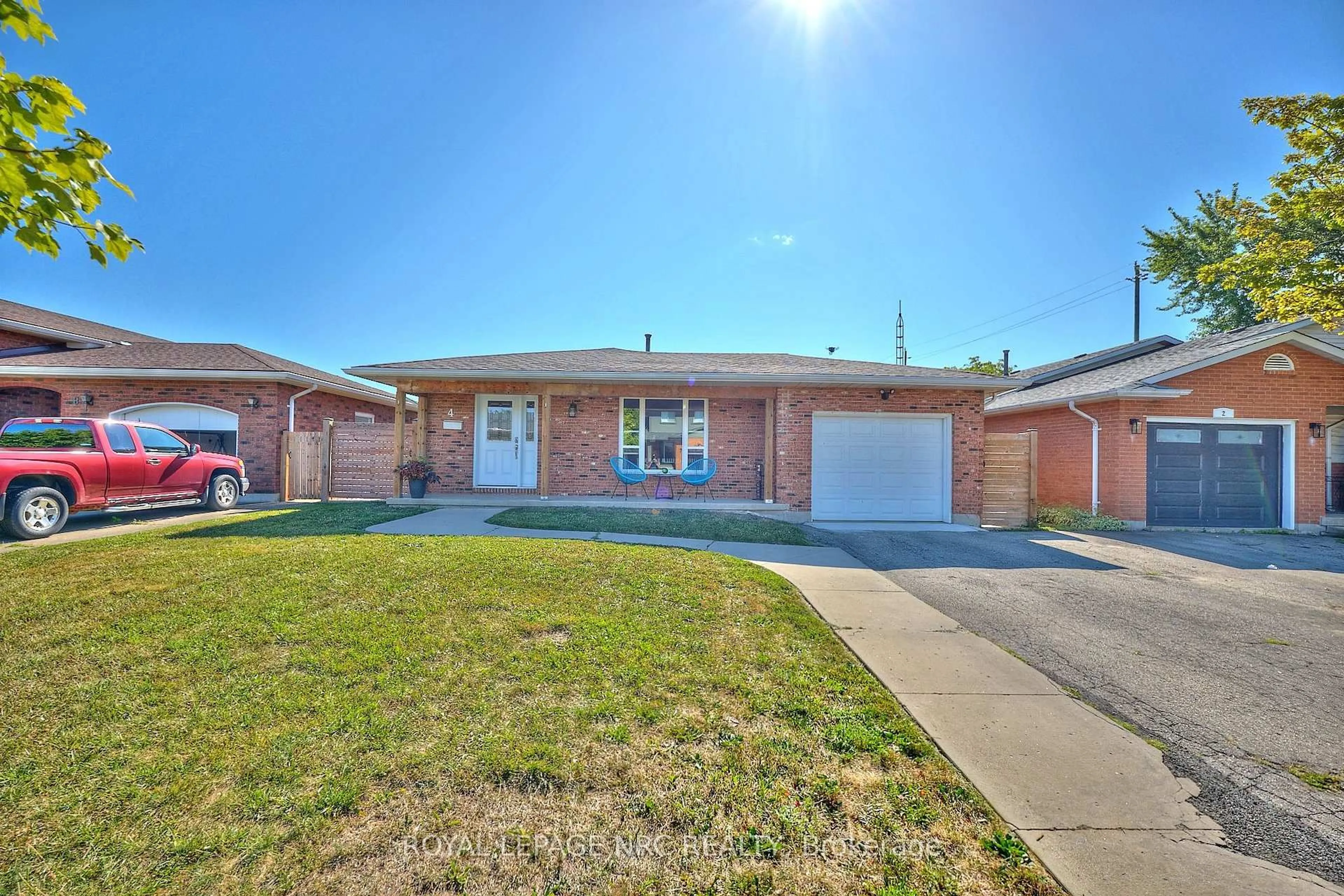 Home with brick exterior material, street for 4 Sentance Ave, Thorold Ontario L2V 4W9