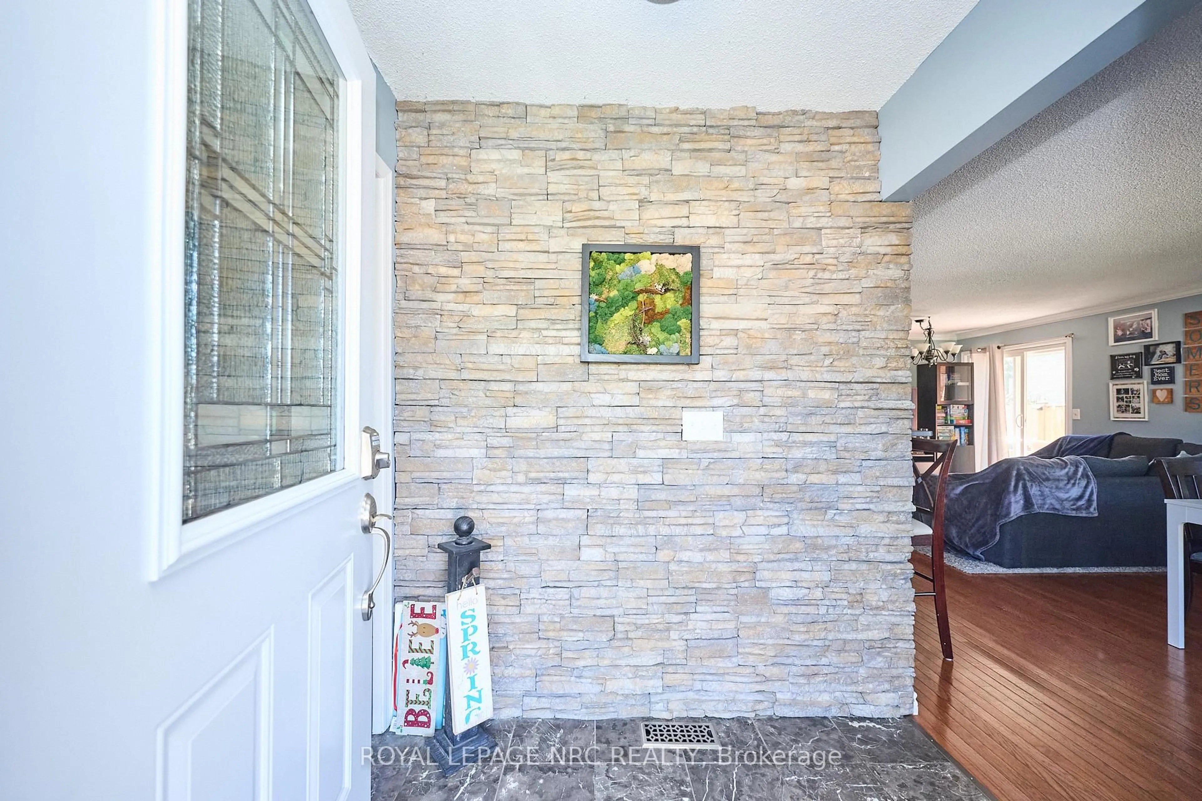 Indoor entryway for 4 Sentance Ave, Thorold Ontario L2V 4W9