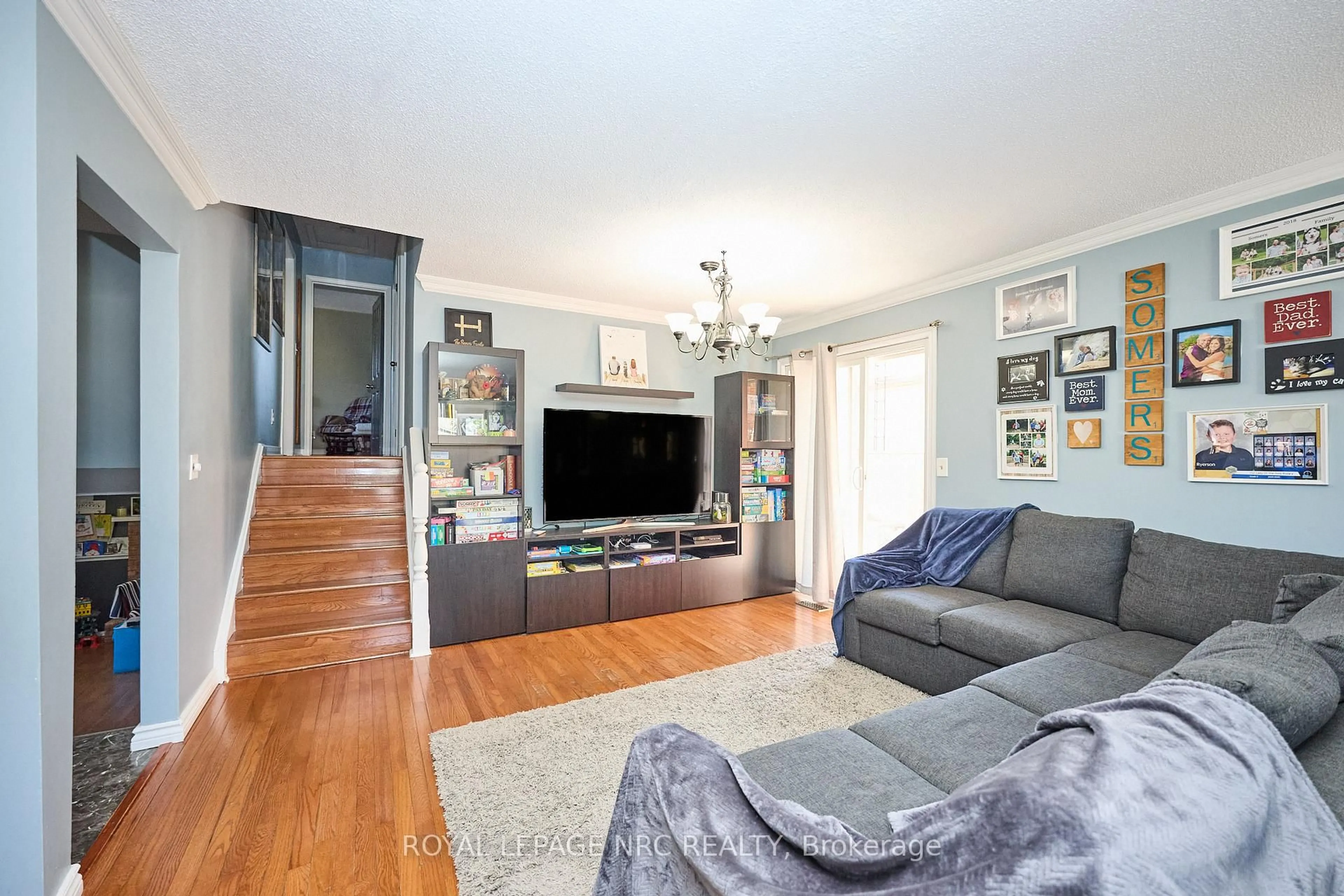 Living room with furniture, wood/laminate floor for 4 Sentance Ave, Thorold Ontario L2V 4W9