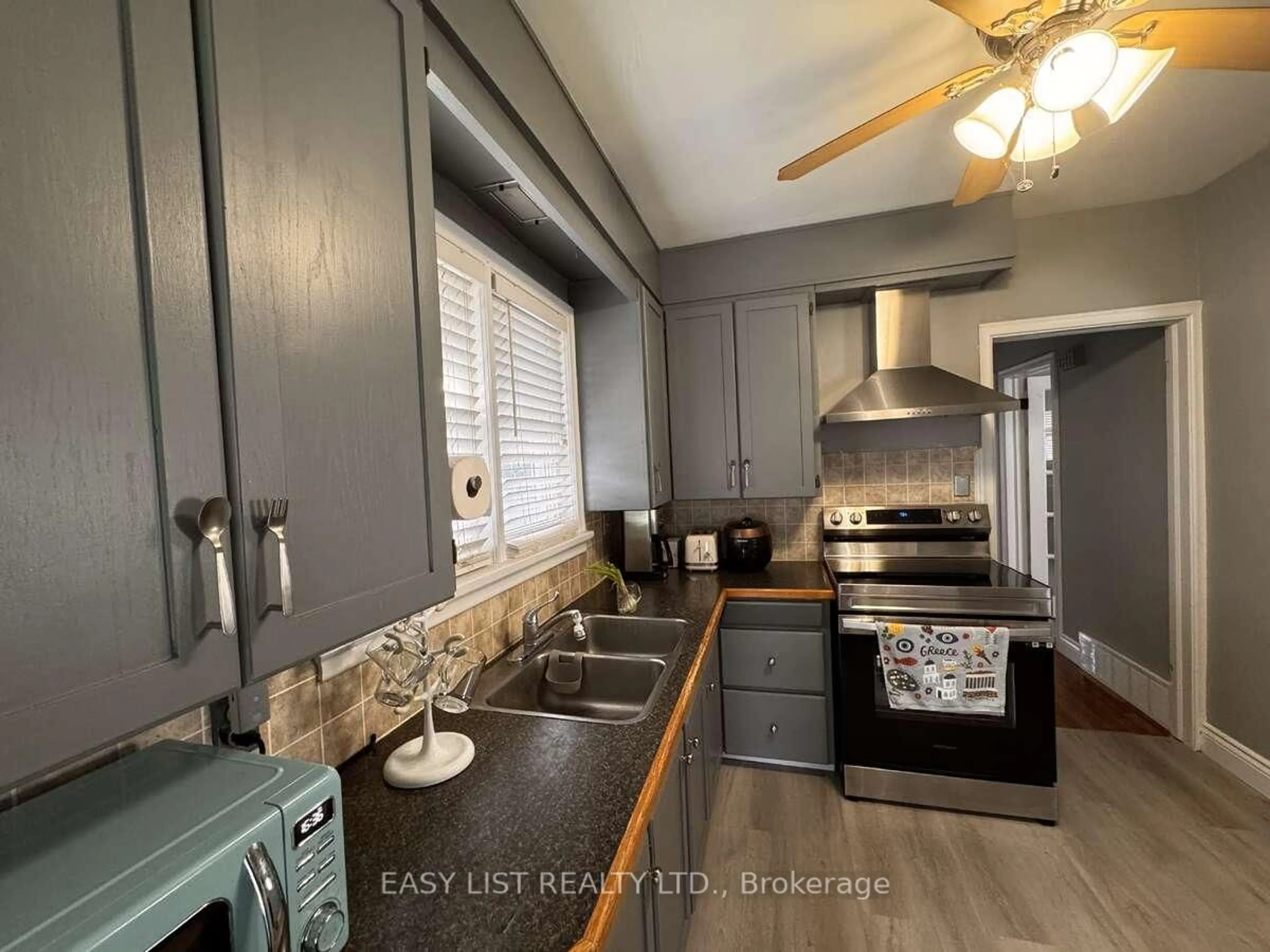 Open concept kitchen, unknown for 52 Fifth St, Welland Ontario L3B 4Z5