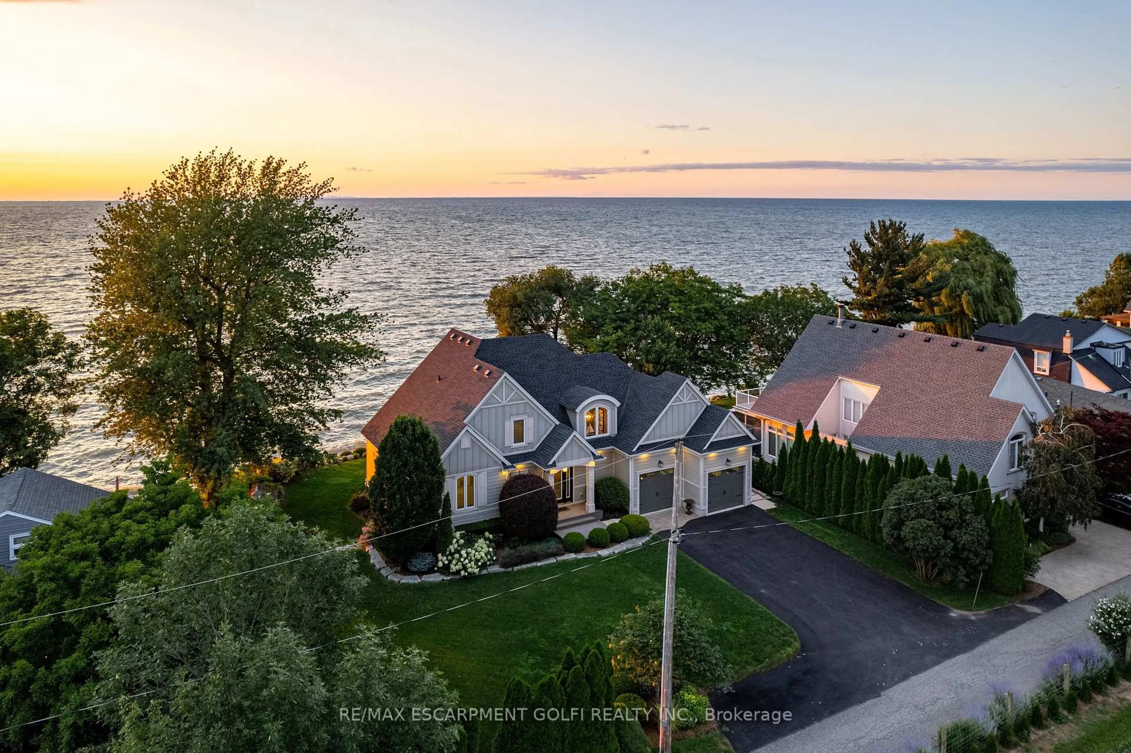 A pic from outside/outdoor area/front of a property/back of a property/a pic from drone, water/lake/river/ocean view for 12 Firelane 11A Rd, Niagara-on-the-Lake Ontario L0S 1J0