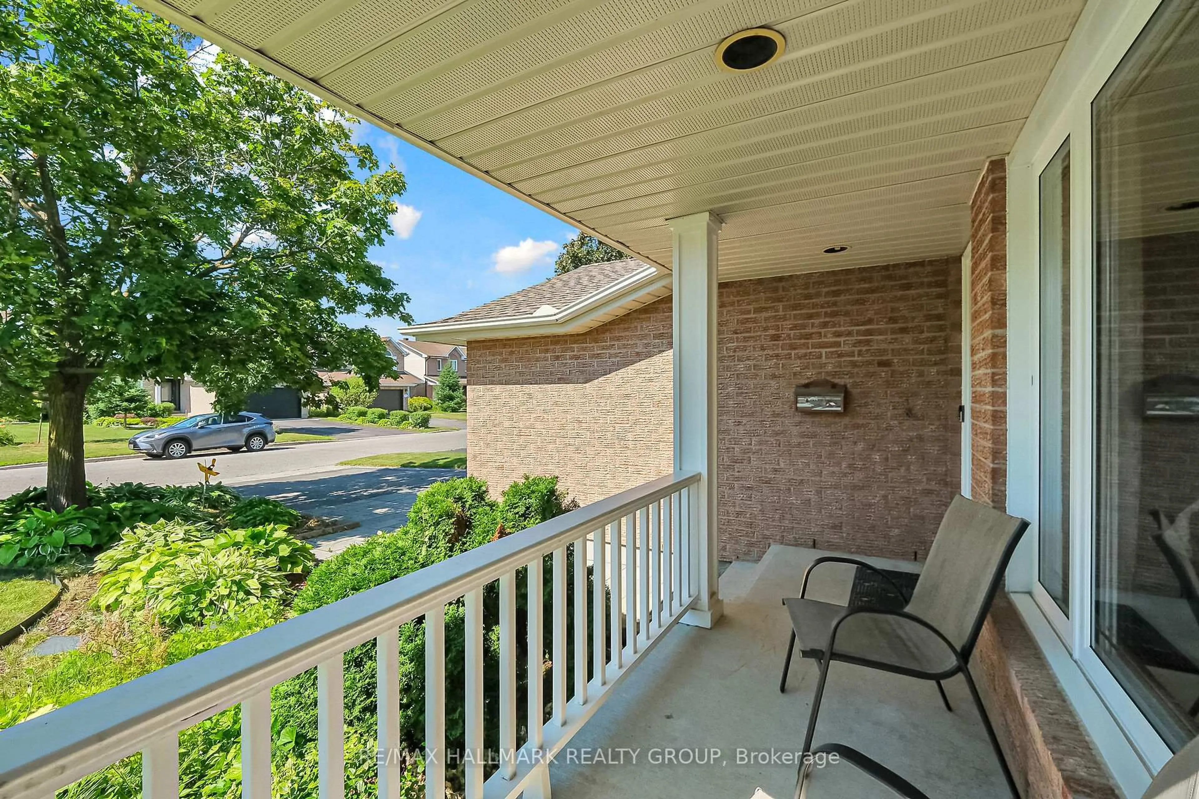 Patio, water/lake/river/ocean view for 3034 Courtyard Cres, Ottawa Ontario K1T 3R7