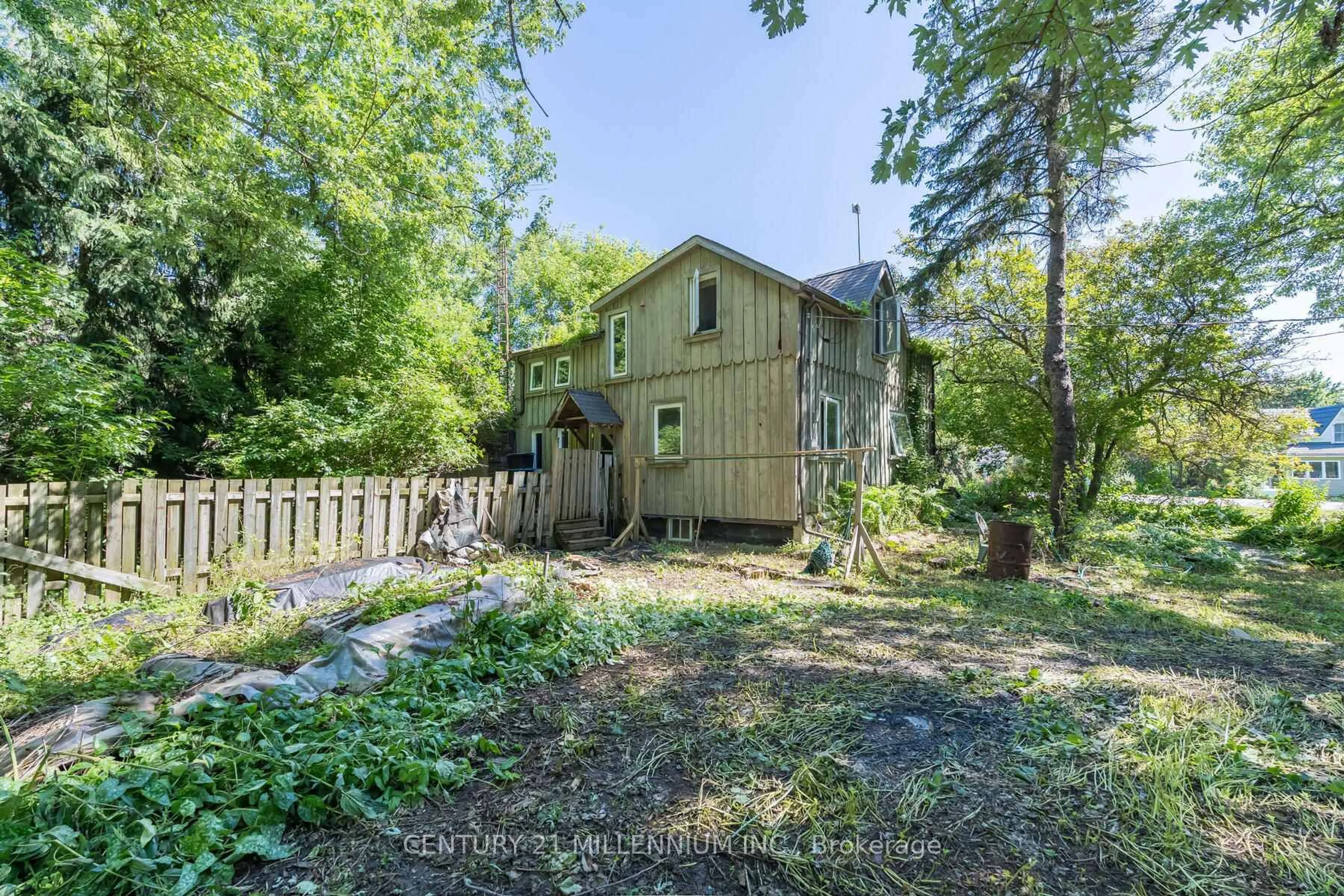 A pic from outside/outdoor area/front of a property/back of a property/a pic from drone, unknown for 6052 Highway 6, Centre Wellington Ontario N0B 1S0