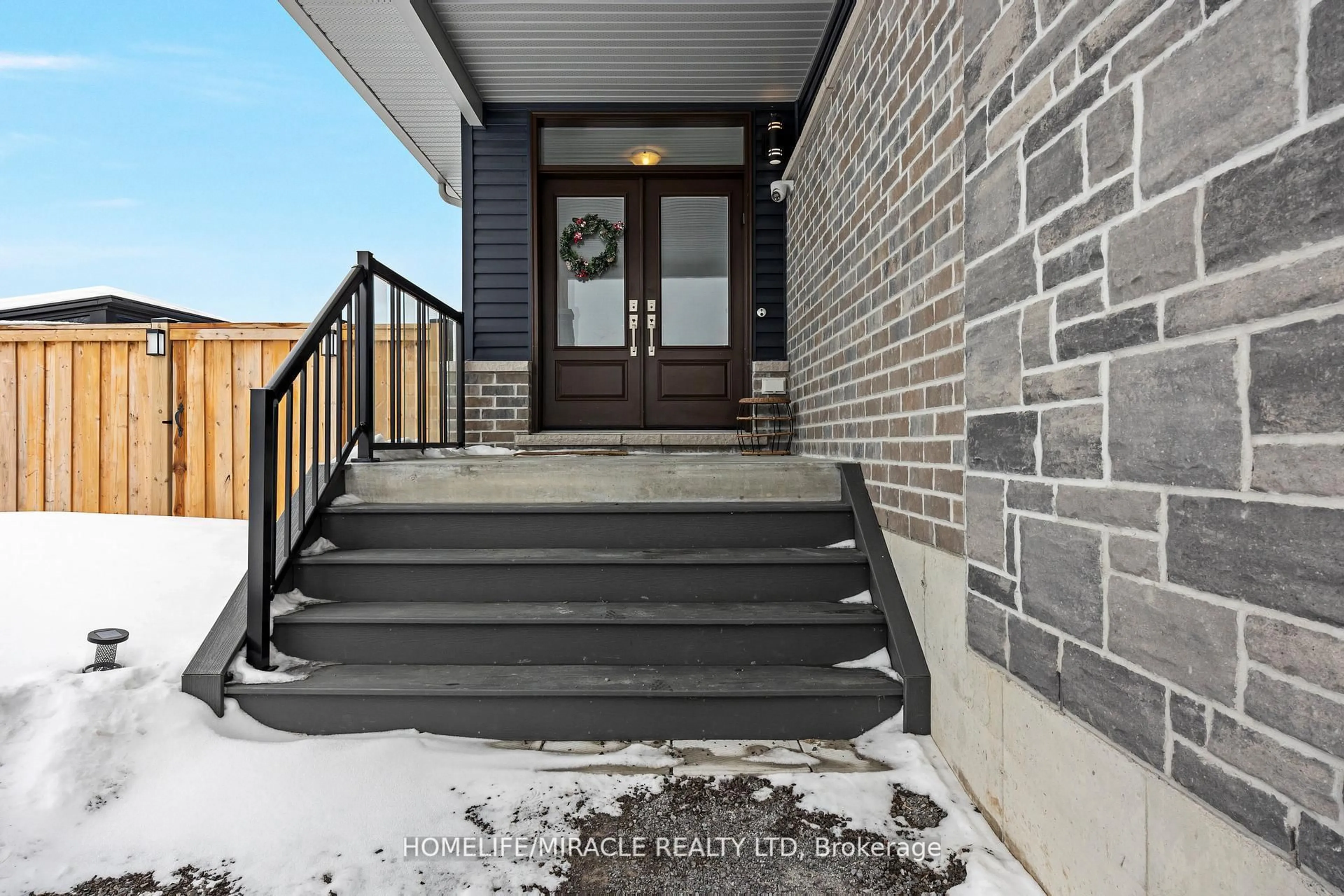Indoor entryway for 43 Prairie Run Rd, Cramahe Ontario K0K 1S0