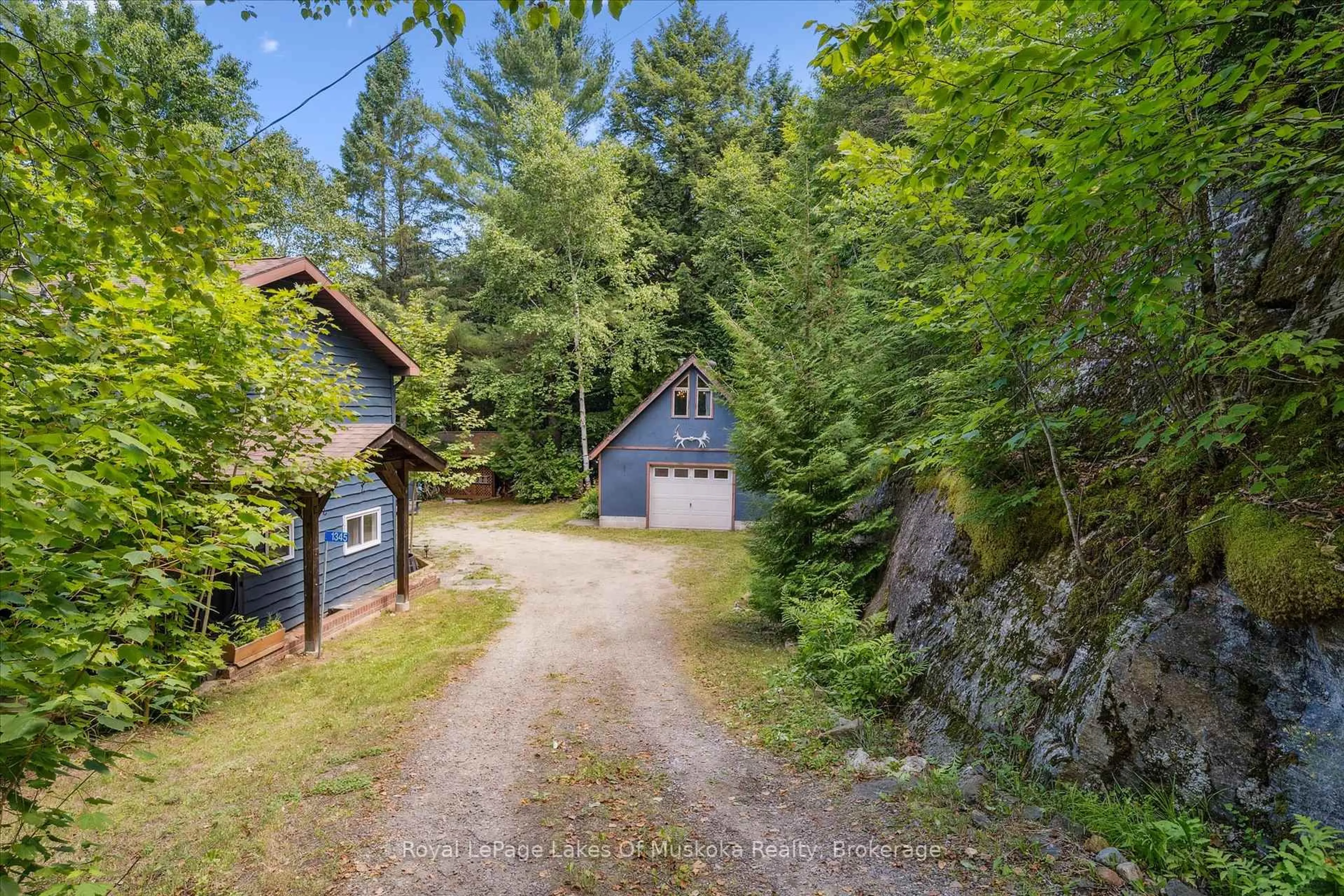 A pic from outside/outdoor area/front of a property/back of a property/a pic from drone, unknown for 1345 Sinclair Tr, Algonquin Highlands Ontario P0A 1E0