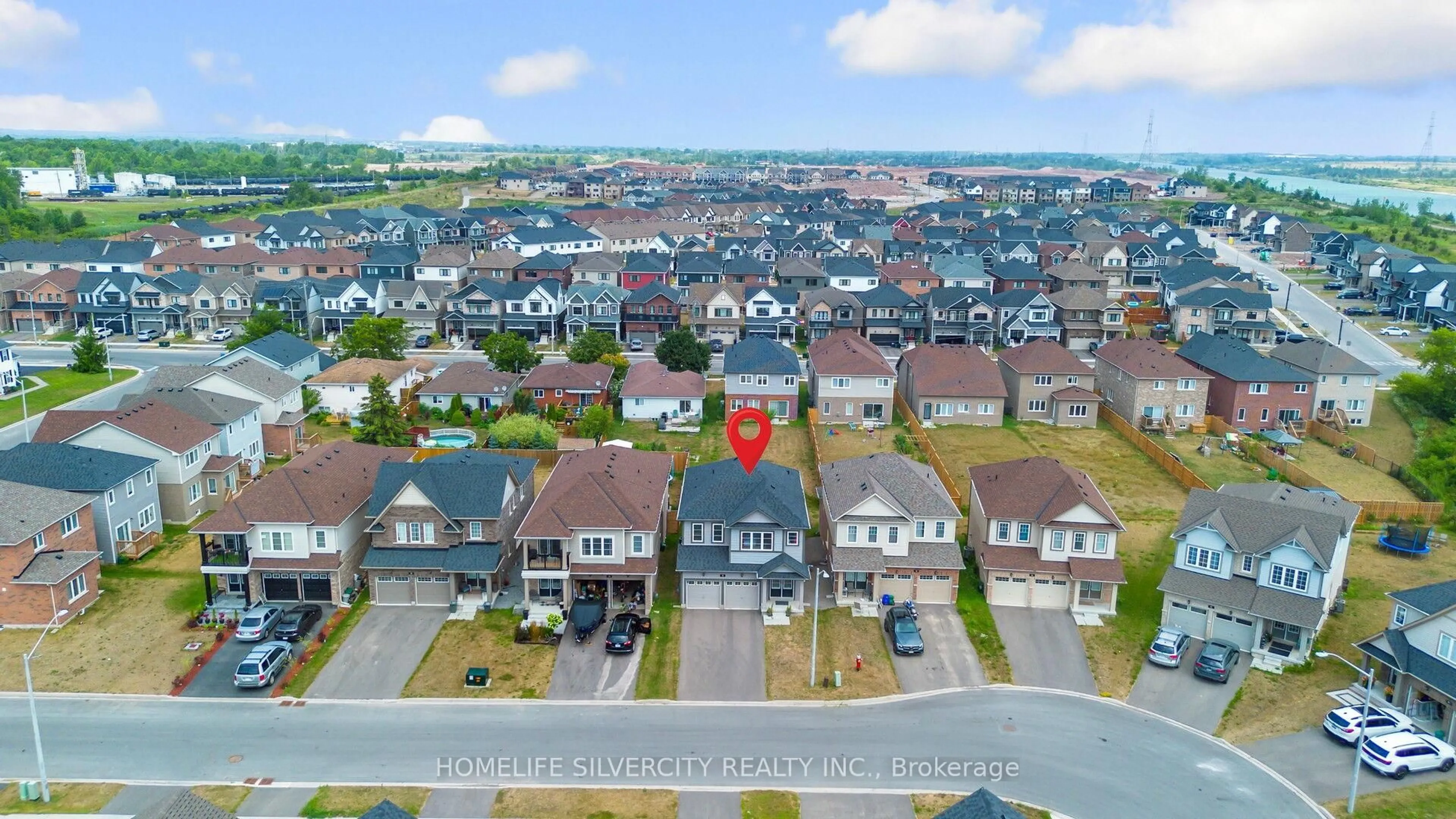 A pic from outside/outdoor area/front of a property/back of a property/a pic from drone, unknown for 44 Cottonwood Cres, Welland Ontario L3B 0J4