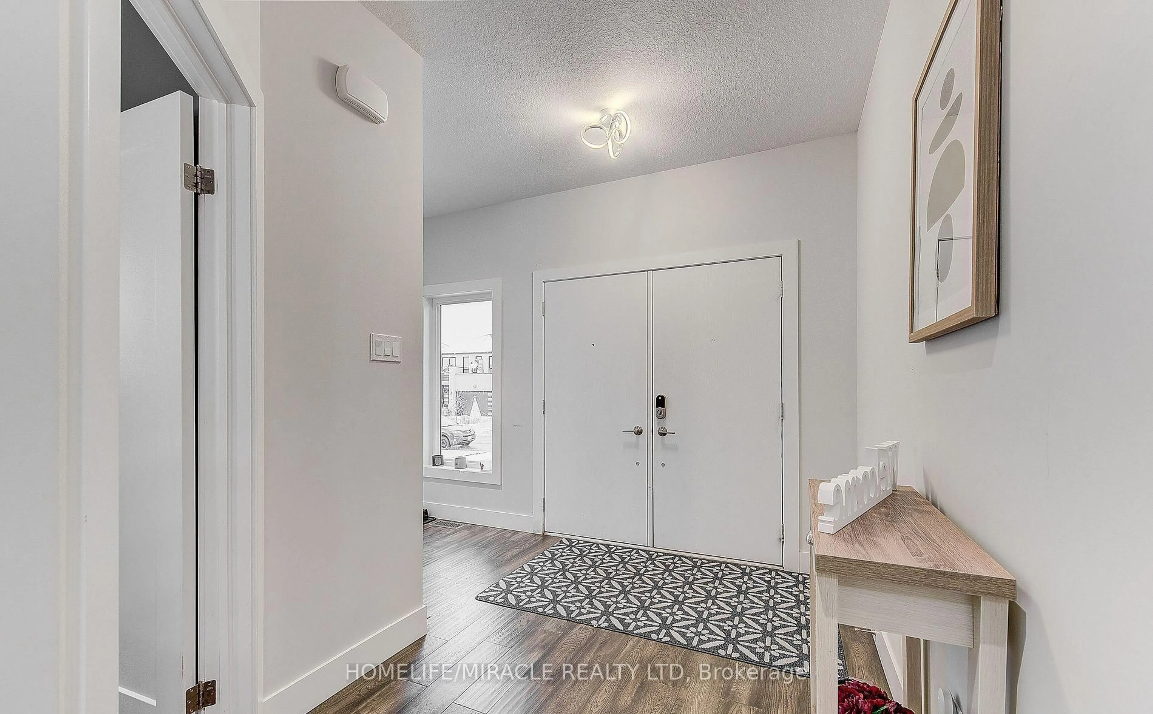 Indoor entryway for 2194 Westpoint Hts, London South Ontario N6P 0E9