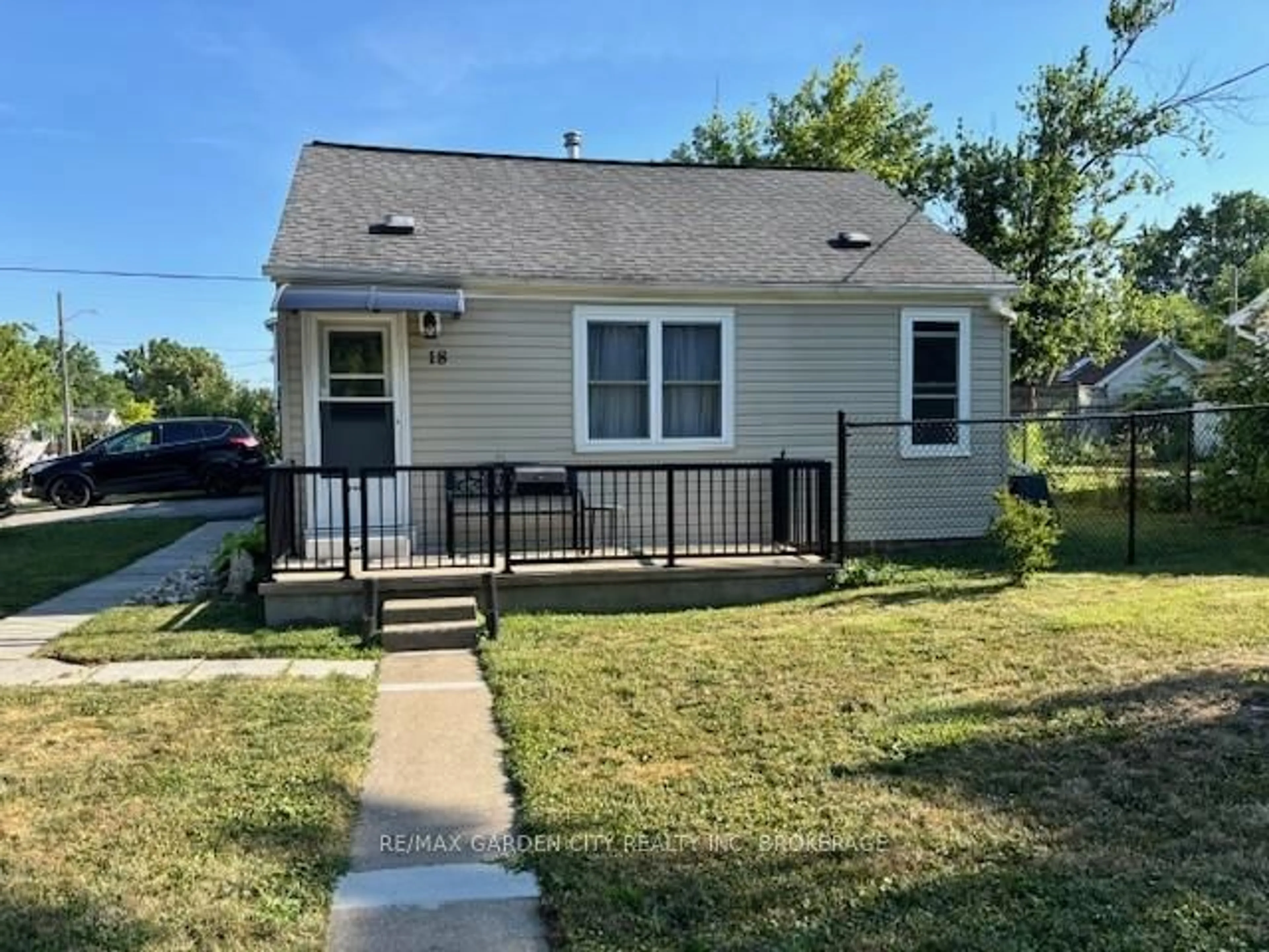 Unknown for 18 Glen Ave, St. Catharines Ontario L2S 1L1