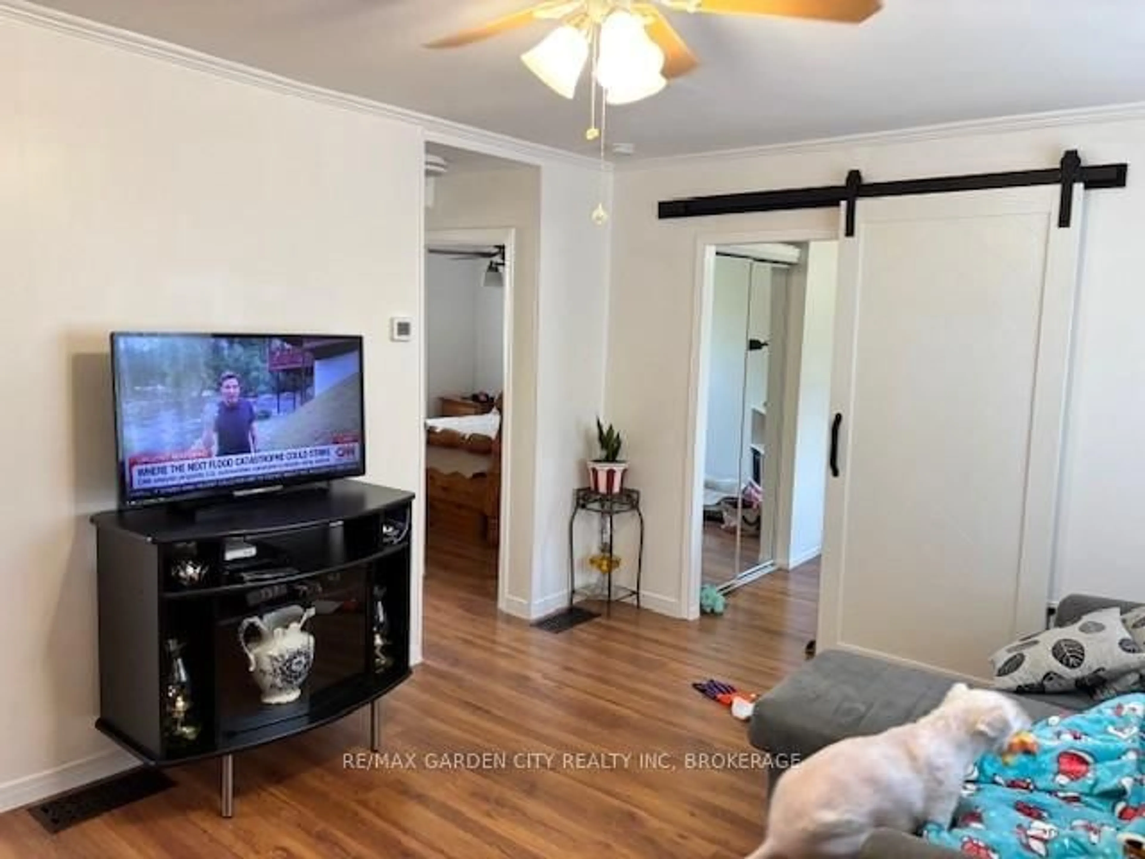 A pic of a room for 18 Glen Ave, St. Catharines Ontario L2S 1L1