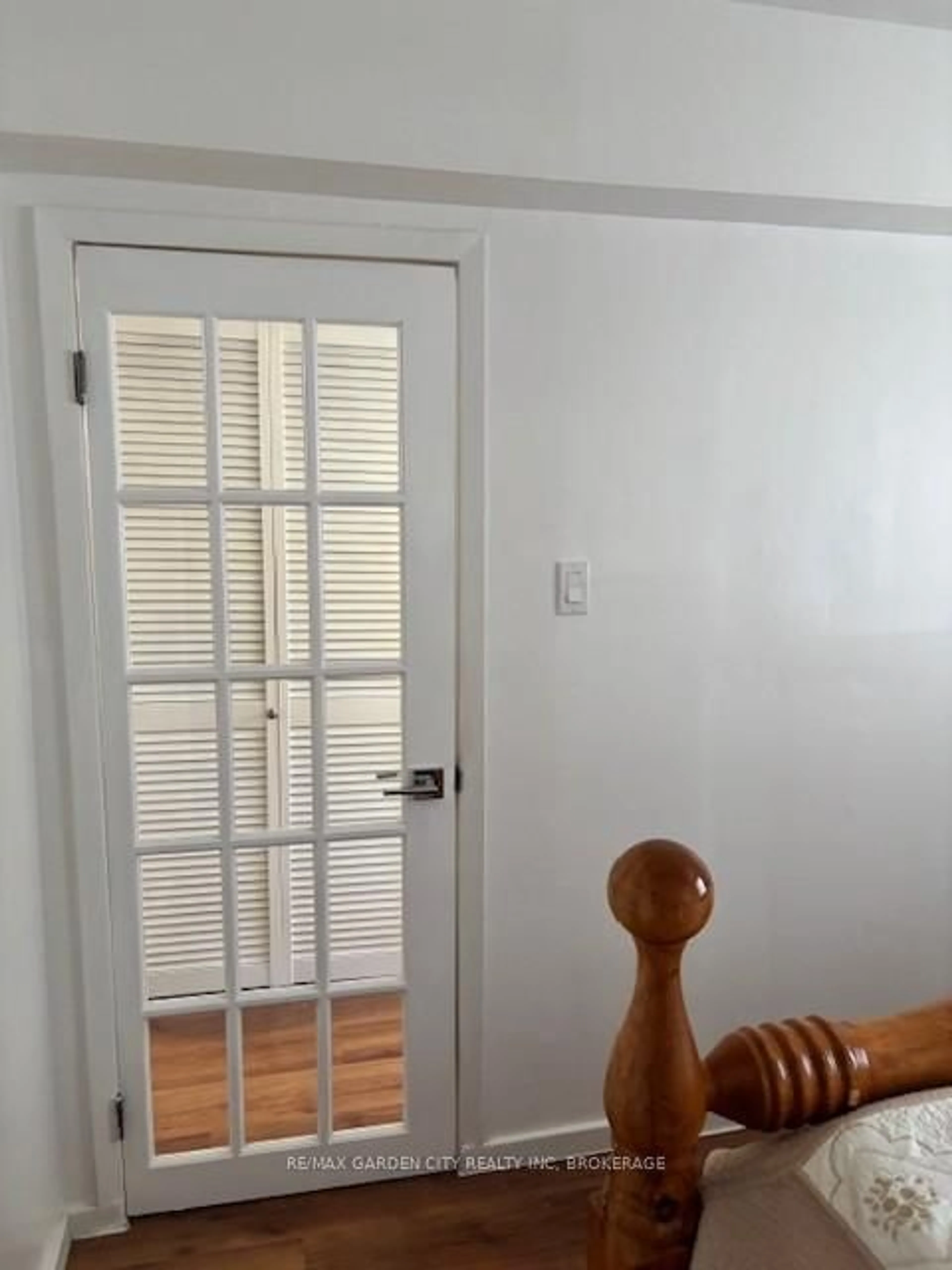 A pic of a room for 18 Glen Ave, St. Catharines Ontario L2S 1L1