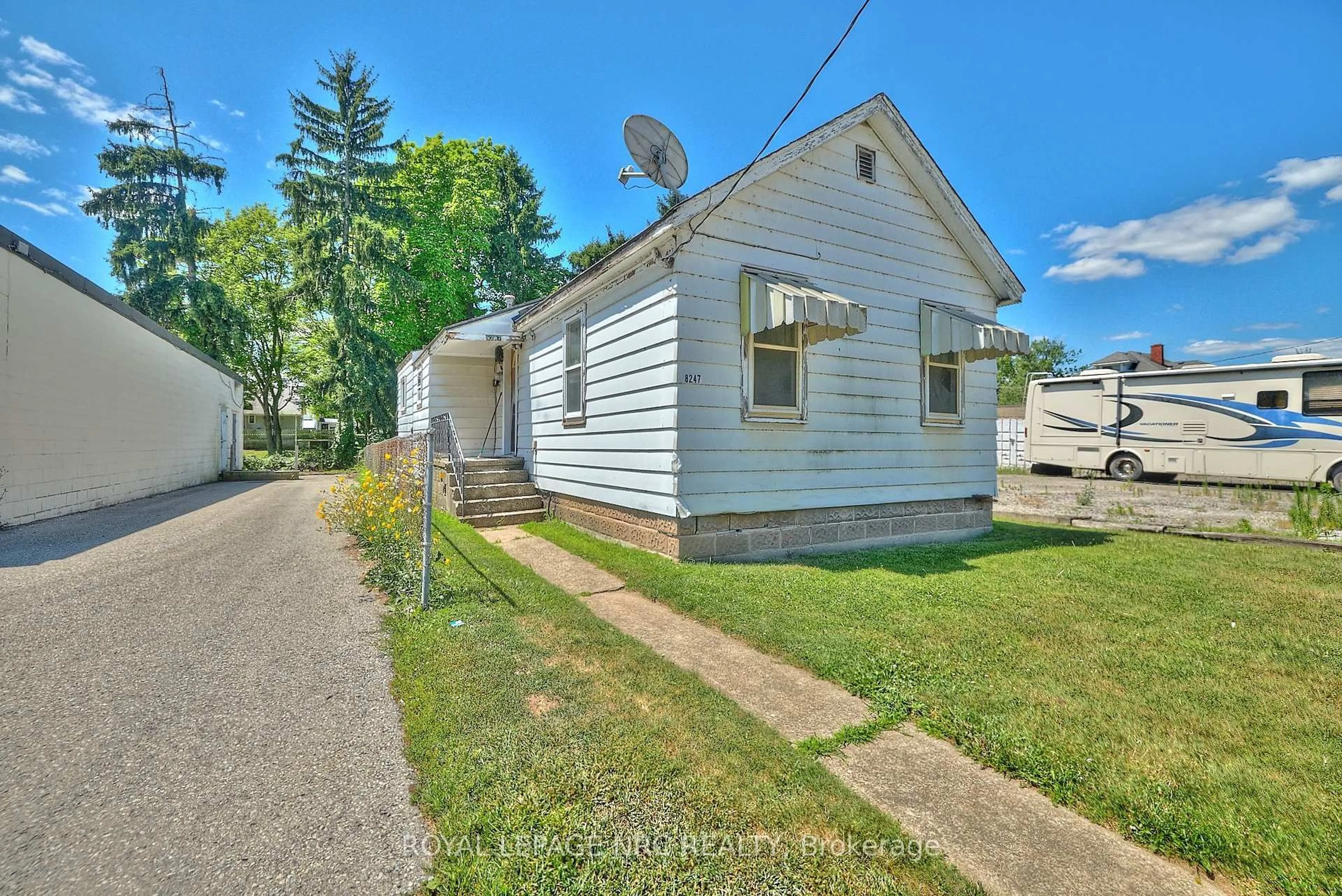 Unknown for 8247 Willoughby Dr, Niagara Falls Ontario L2G 6X3