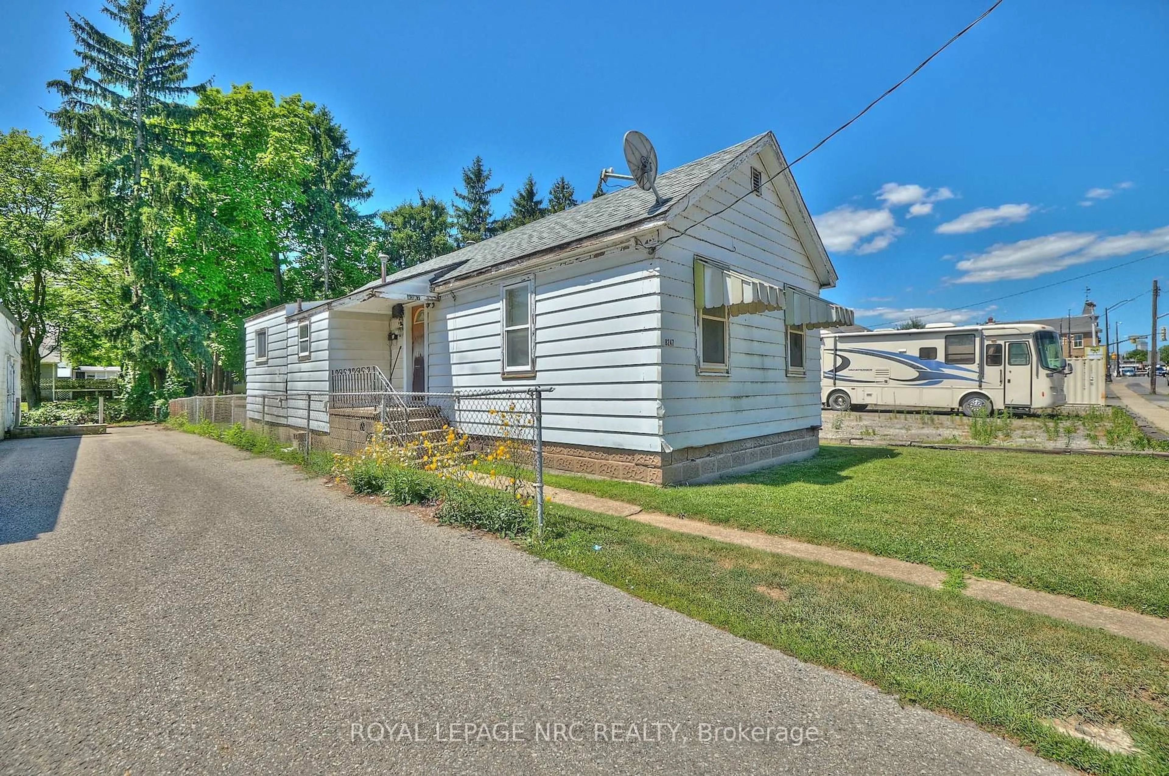 Unknown for 8247 Willoughby Dr, Niagara Falls Ontario L2G 6X3