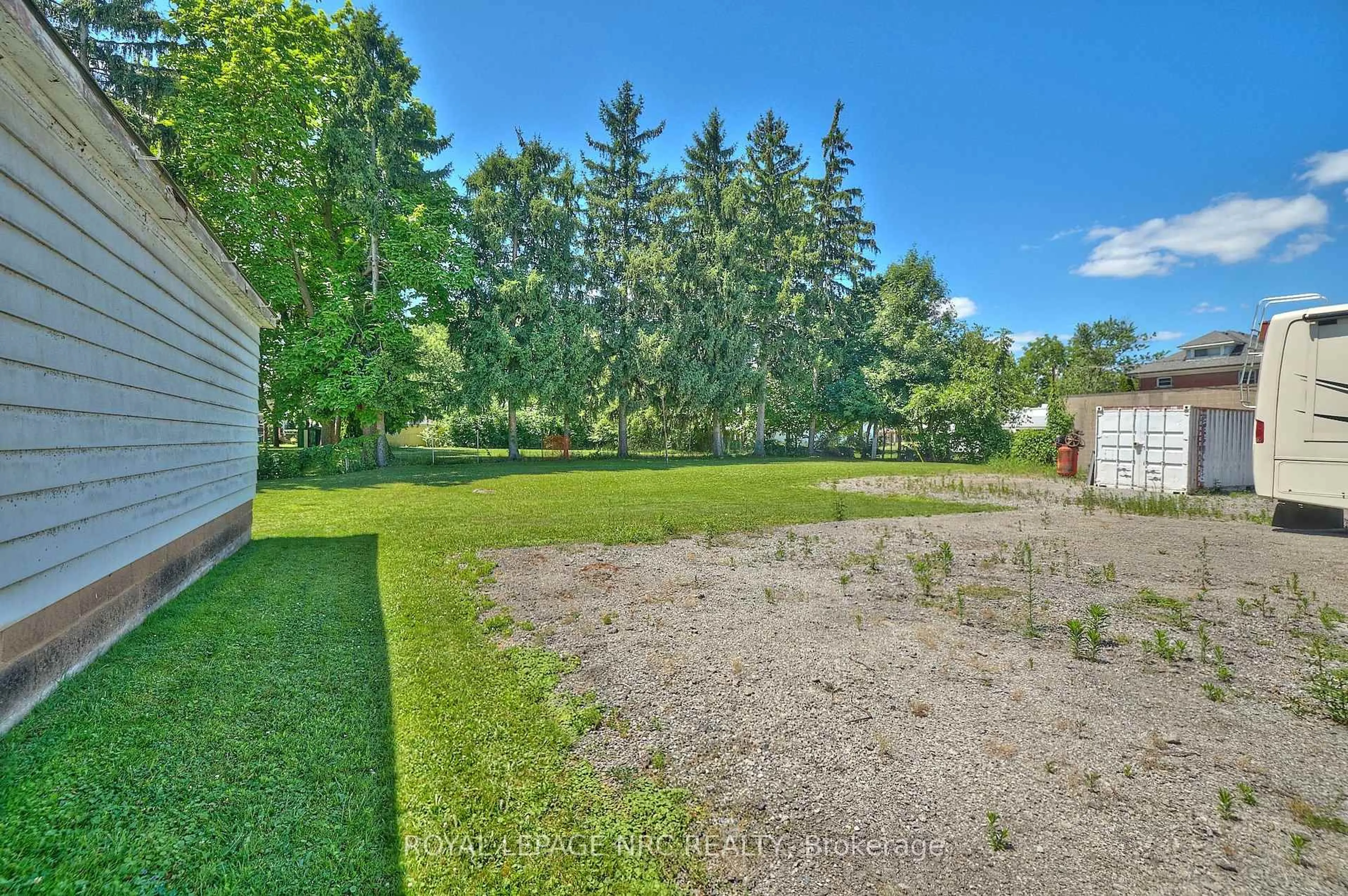 Patio, unknown for 8247 Willoughby Dr, Niagara Falls Ontario L2G 6X3