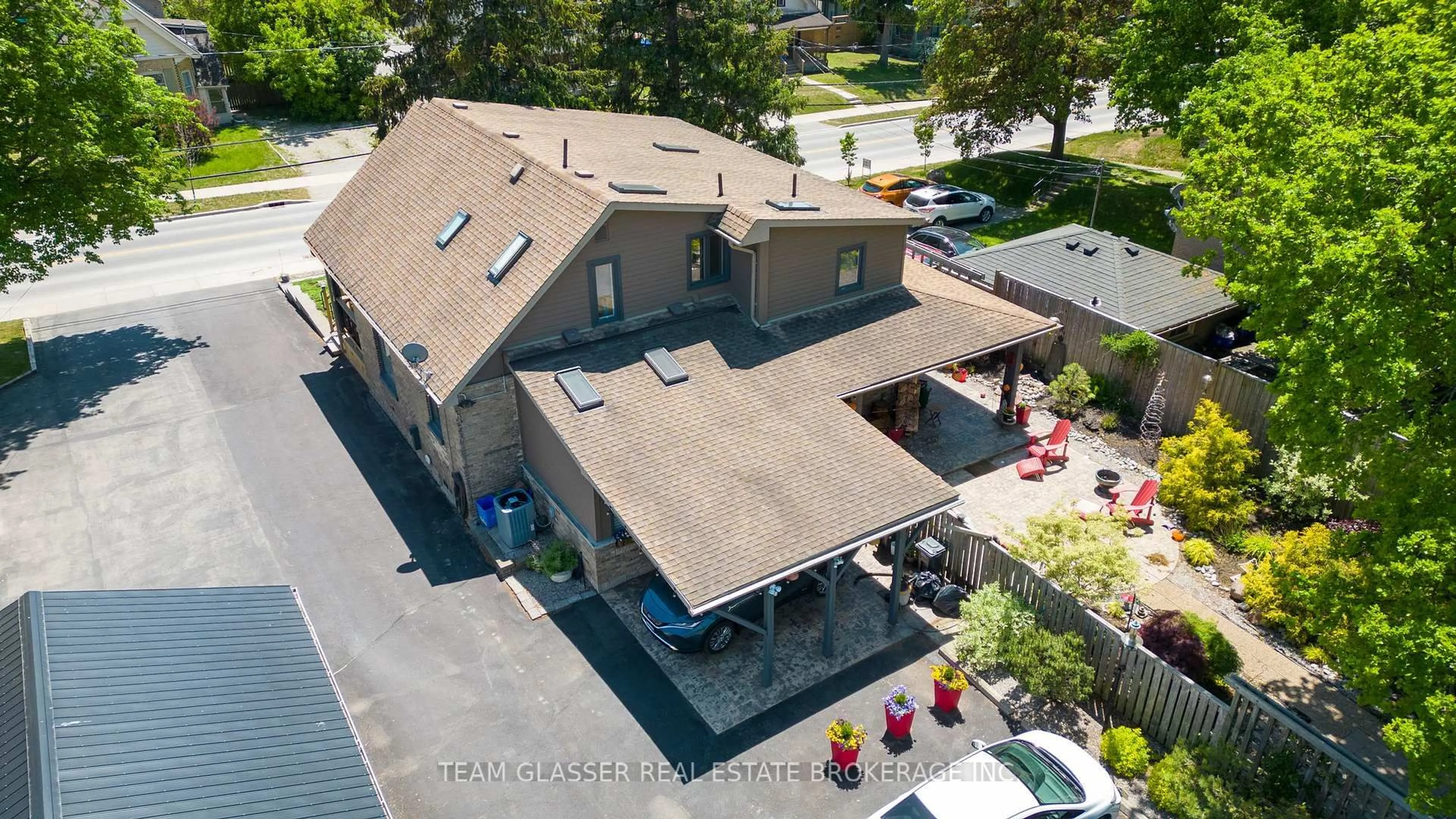 A pic from outside/outdoor area/front of a property/back of a property/a pic from drone, street for 7070 LONGWOODS Rd, London South Ontario N6P 1P9