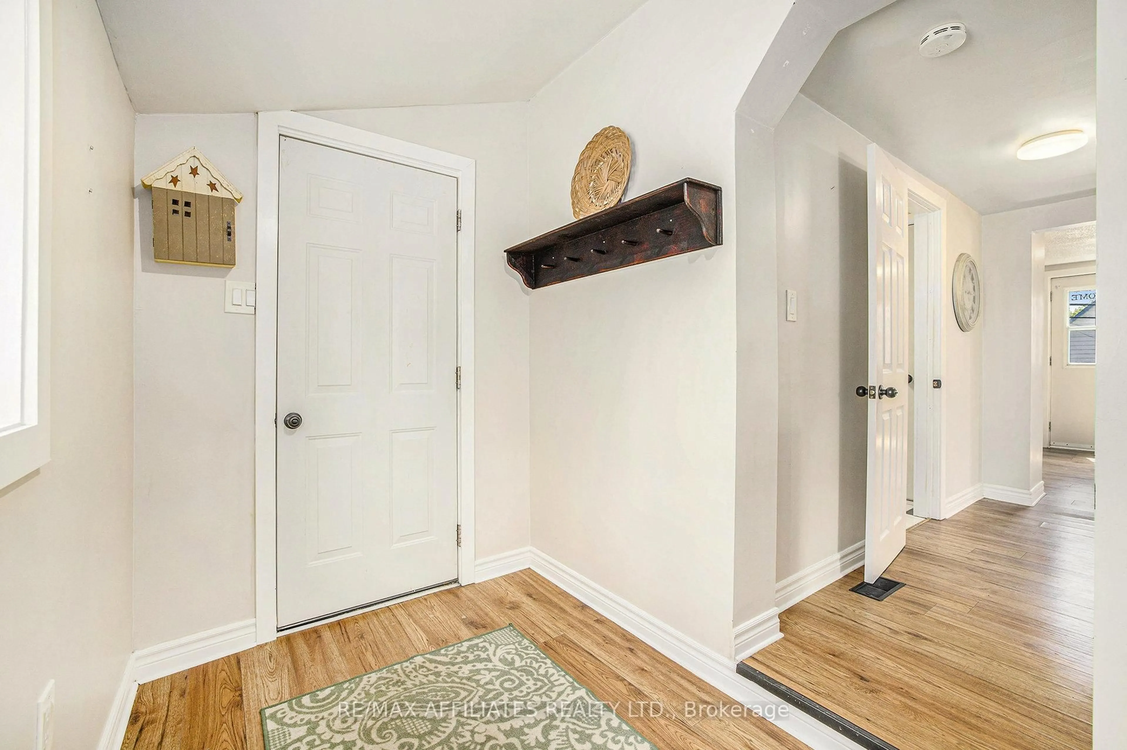 Indoor entryway for 14 Main East St, Elizabethtown-Kitley Ontario K0E 1M0