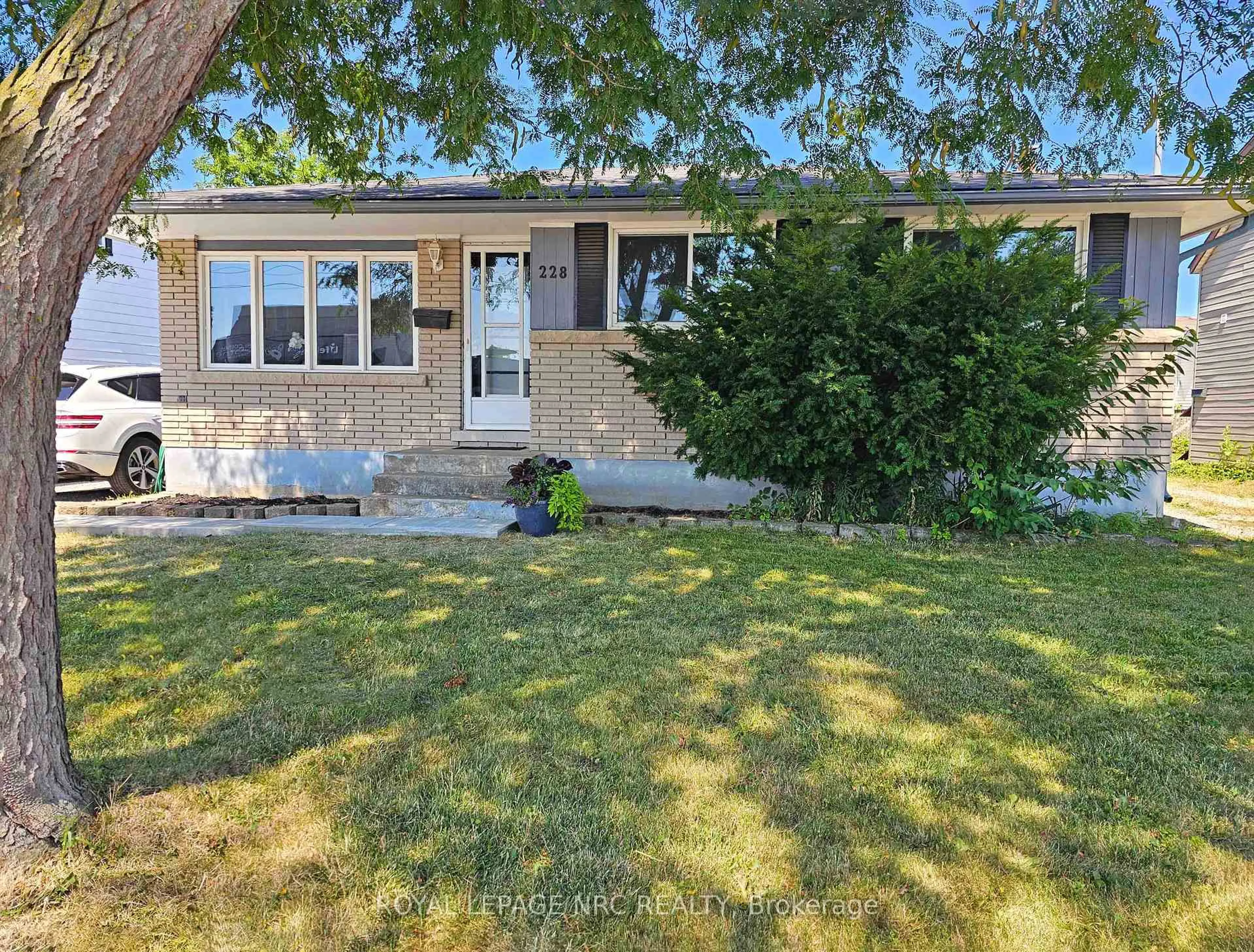 Unknown for 228 Pelham Rd, St. Catharines Ontario L2S 1X6
