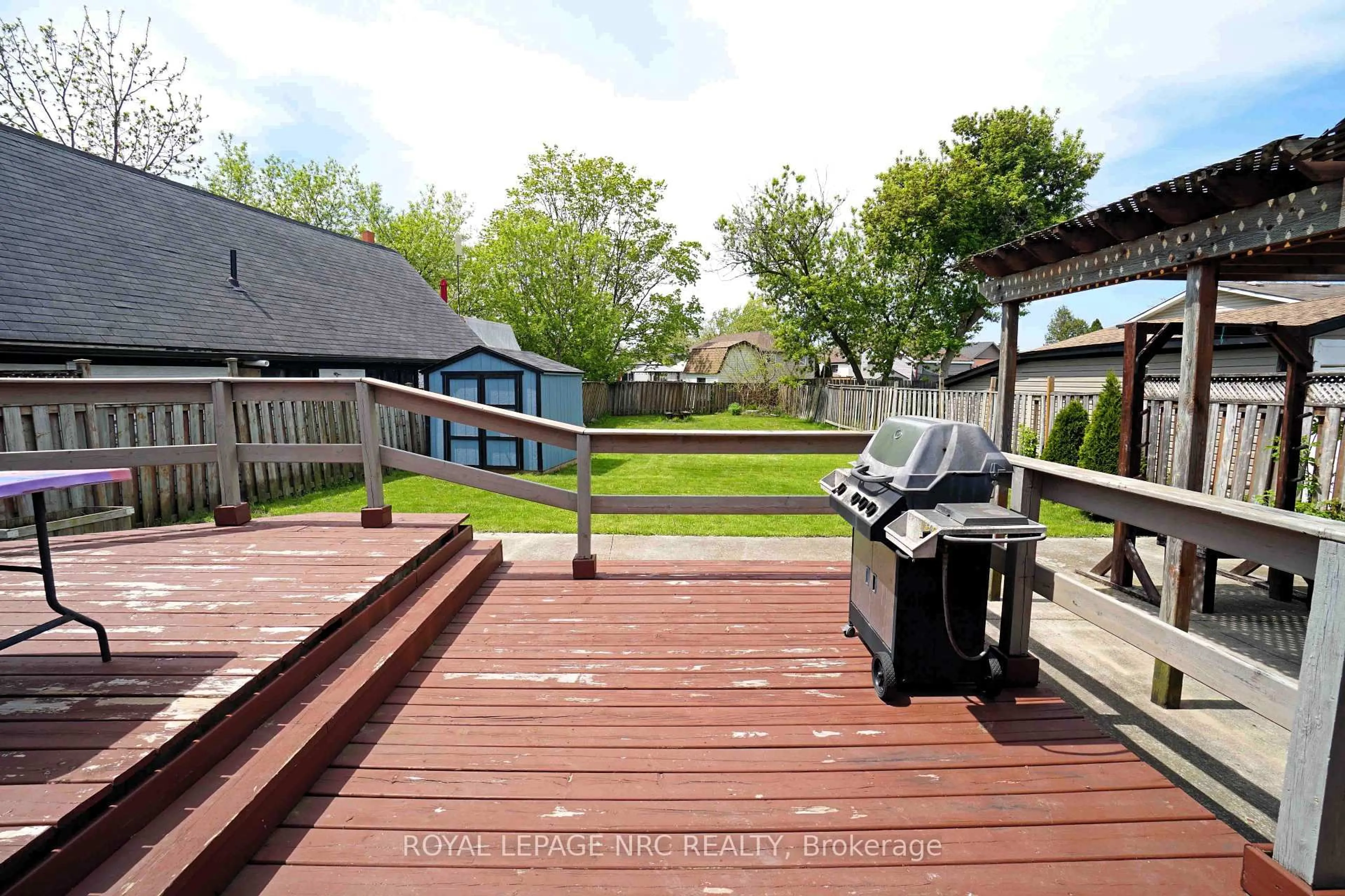 Patio, street for 228 Pelham Rd, St. Catharines Ontario L2S 1X6